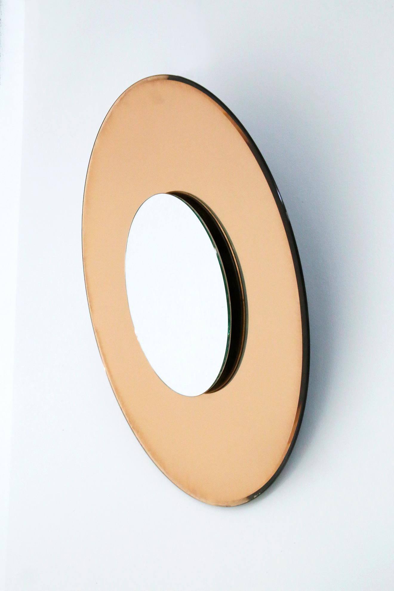 Scenographic wall mirror of contemporary manufacture made by Effetto Vetro in 2010. In style Fontana Arte. They are limited edition. Its semi-circular structure creates a play of spectacular reflections. It has been silvered manually and mounted on