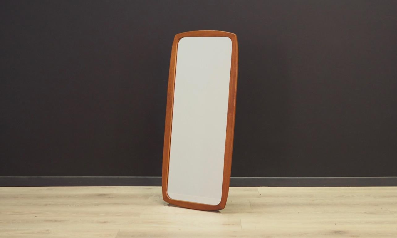 Mirror from the 1960s-1970s, Scandinavian design, minimalistic form. Mirror frame made of teak wood, glass without scratches. Preserved in good condition, directly for use.

Dimensions: height 95 cm width 42 cm depth 2 cm.