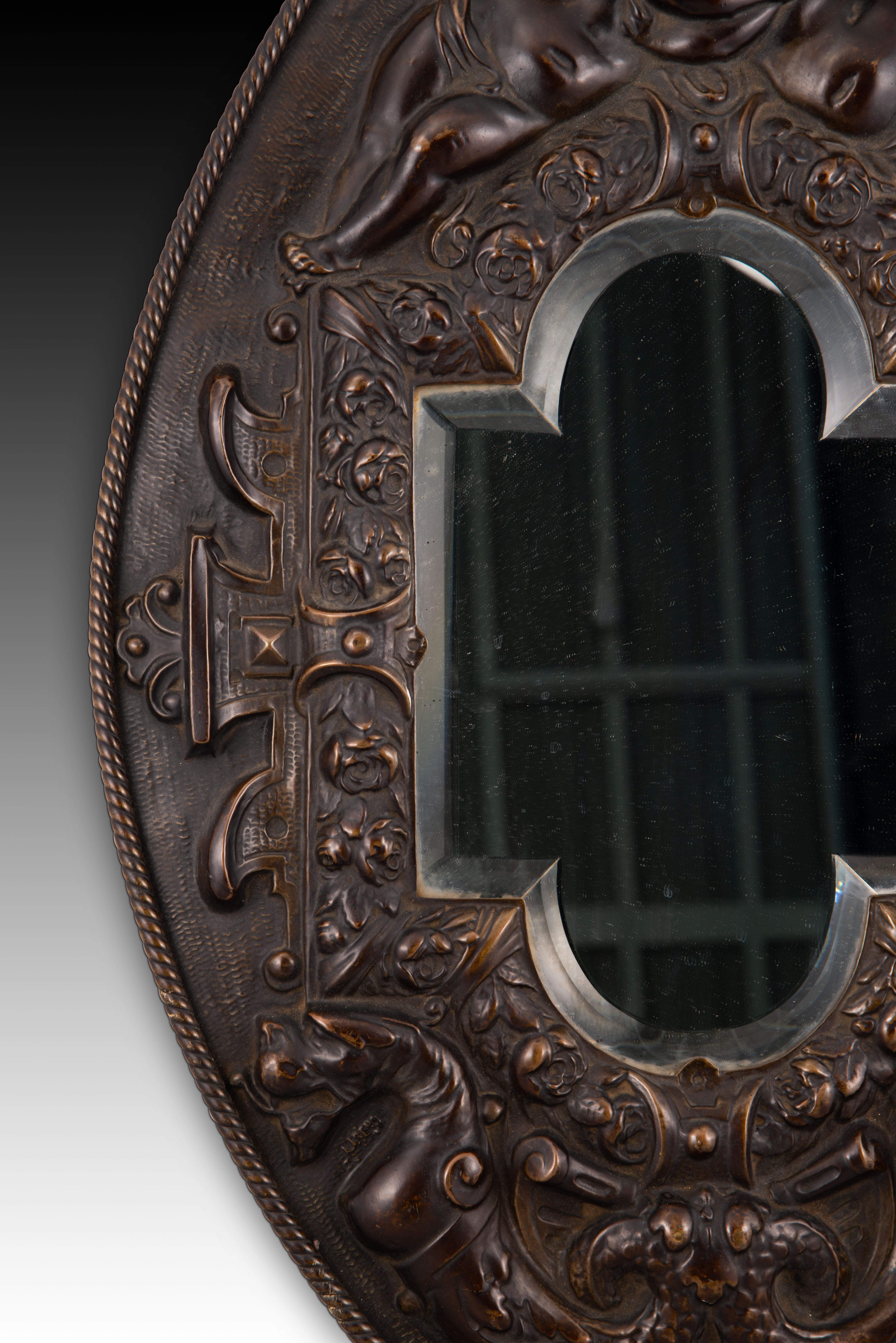 Néo-classique Miroir. Métal embossé, verre. 19e  siècle. en vente