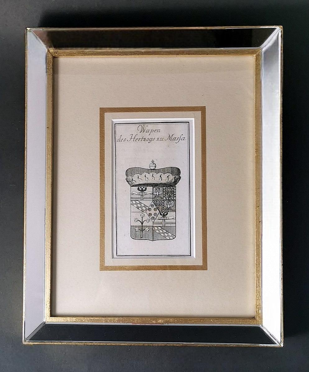 We kindly suggest that you read the entire description, as with it we try to give you detailed technical and historical information to guarantee the authenticity of our objects.
The frame that encloses the print is very special and unusual; it was