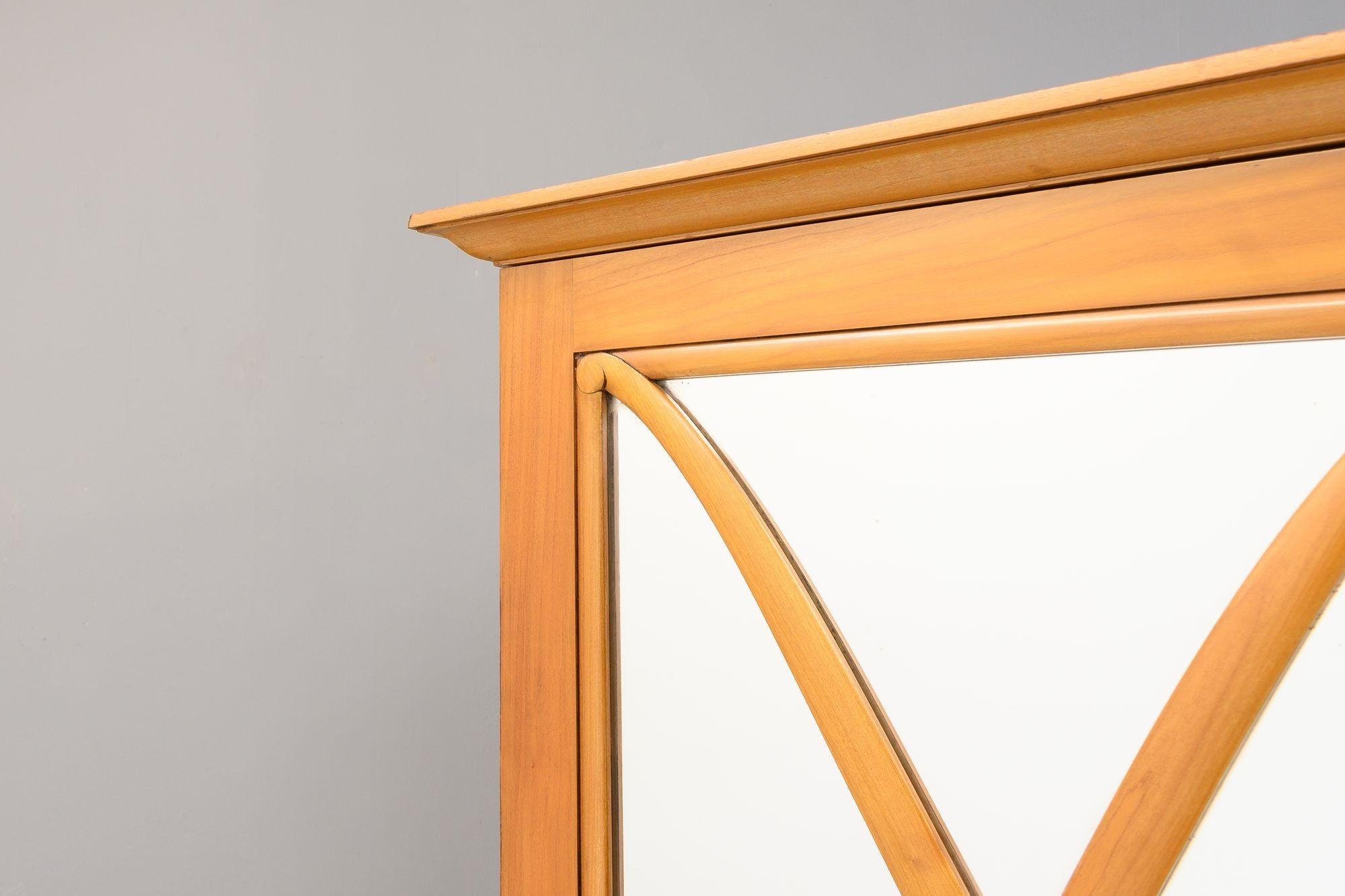 Spiegelfront-Schrank im Angebot 1