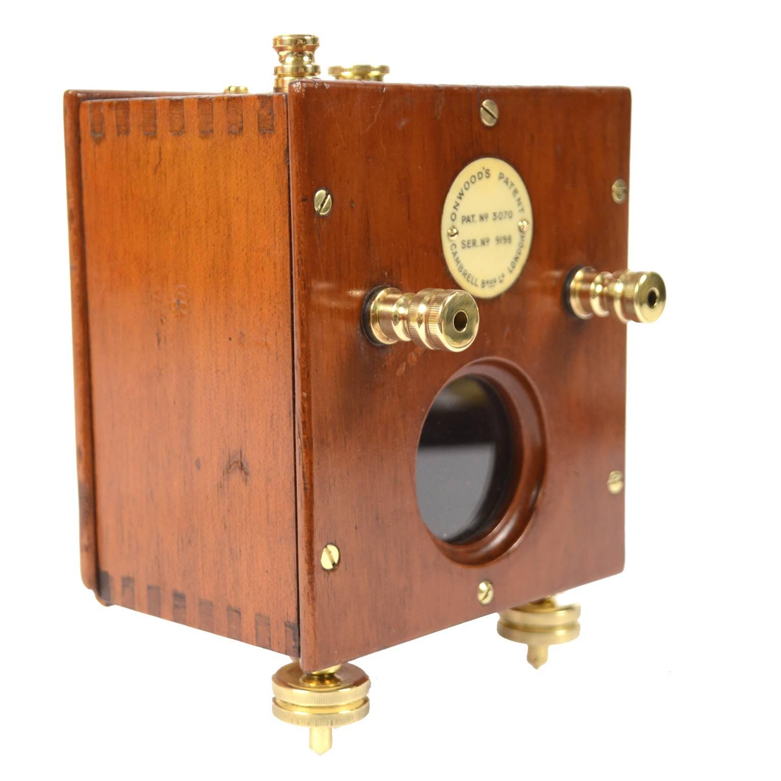 Mirror galvanometer made of wooden oak signed Cambrell Bross London Pat. N. Ser 3070 n. 9198, half of the 19th century. Instrument used primarily for measurement of insulation of telegraph cables. Measures cm: 11.5 x 17 H 10. Shipping insured by
