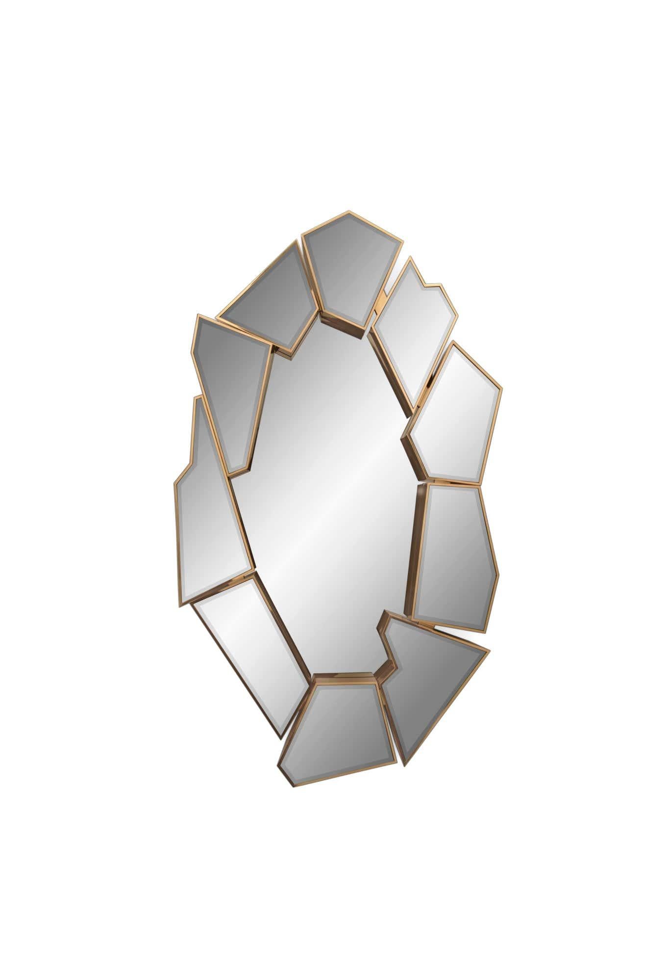 Mirror glass shards
Materials: smoked glass and gold-plated brass.
Estimated production time: 12 - 13 weeks
Meaures: Height: 144 cm
Width: 82 cm
Depth: 13 cm.