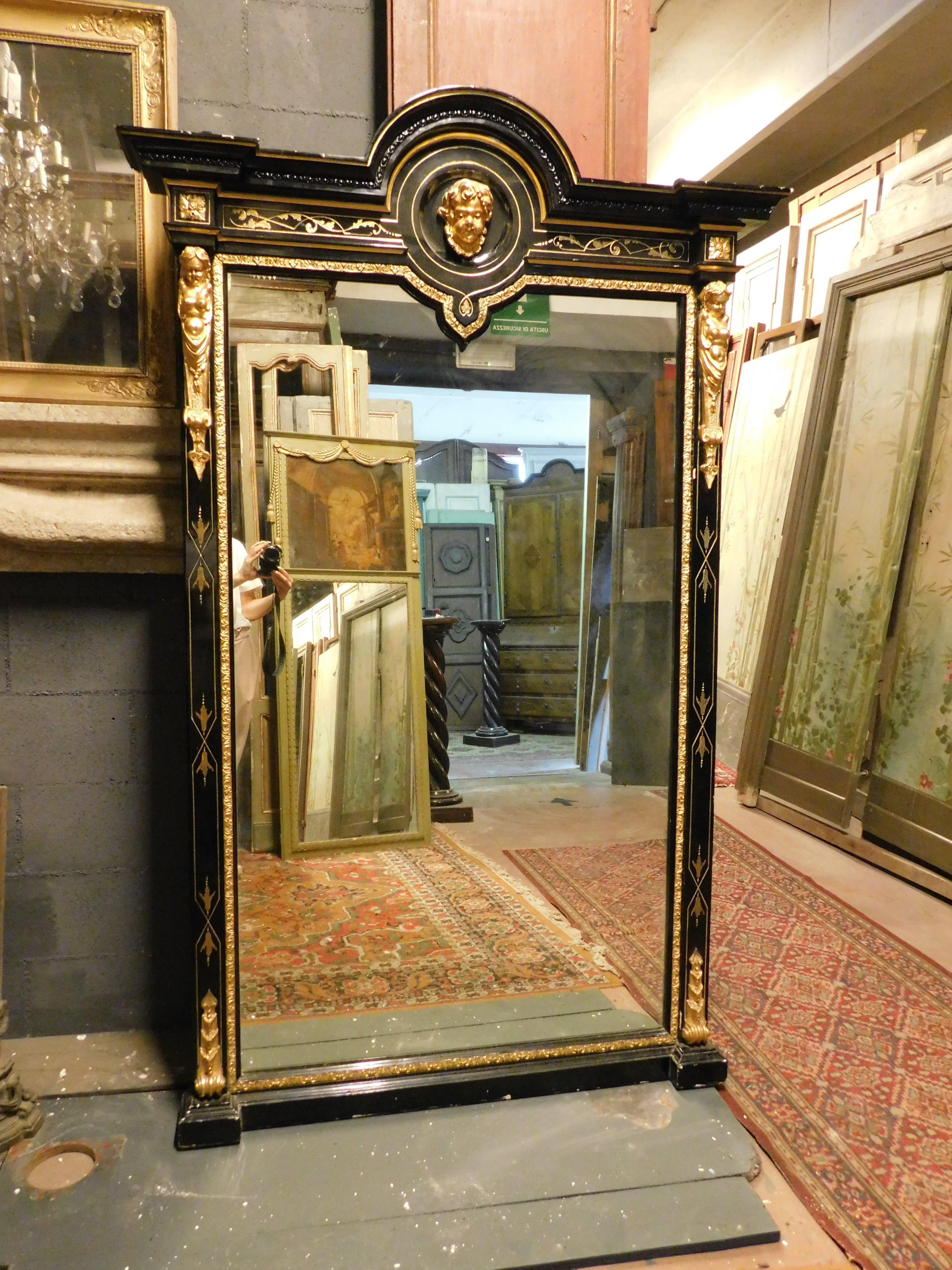 Carved Mirror in black lacquered wood, with rich golden sculptures, Italy For Sale