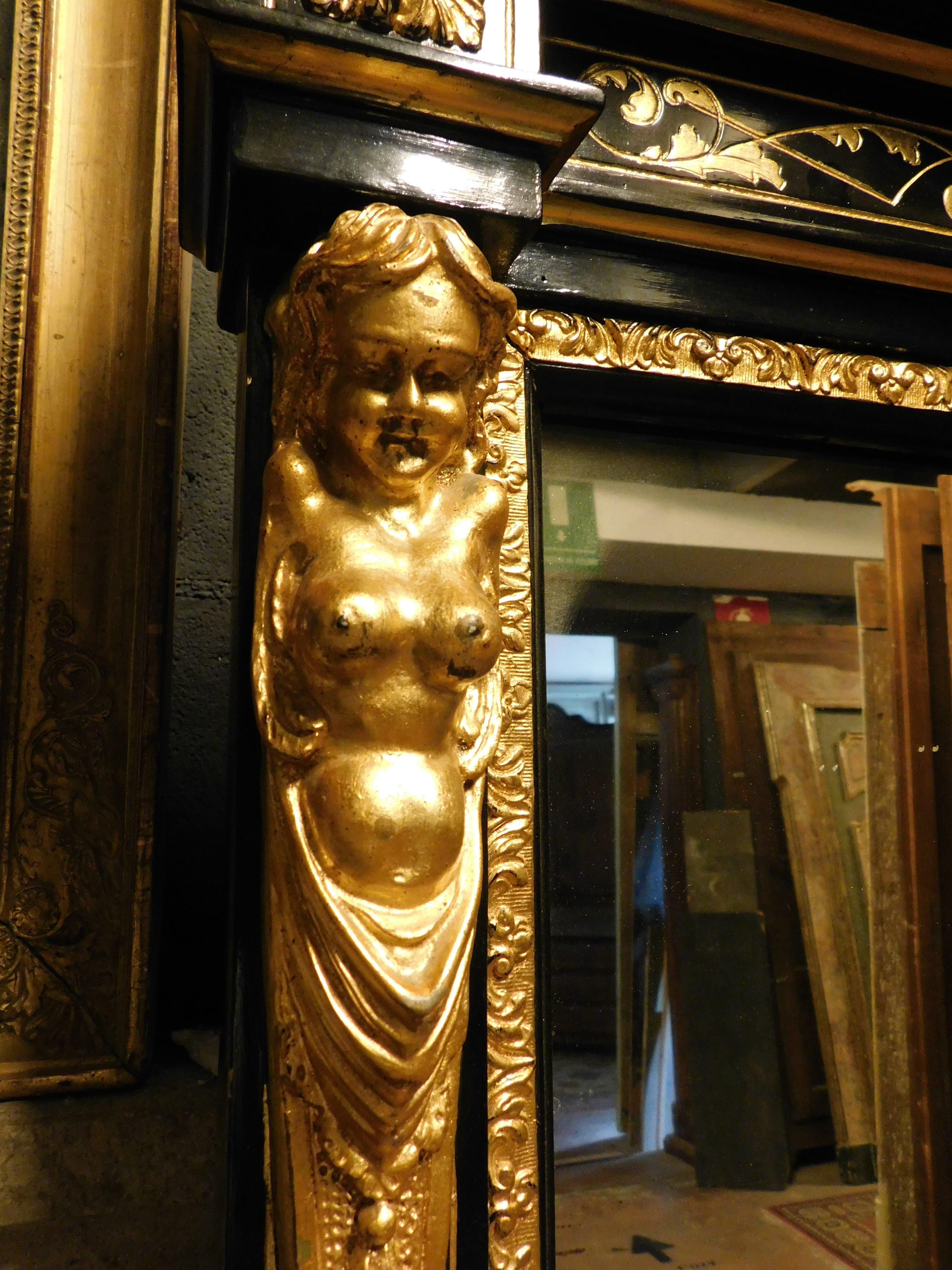 Mirror in black lacquered wood, with rich golden sculptures, Italy For Sale 1