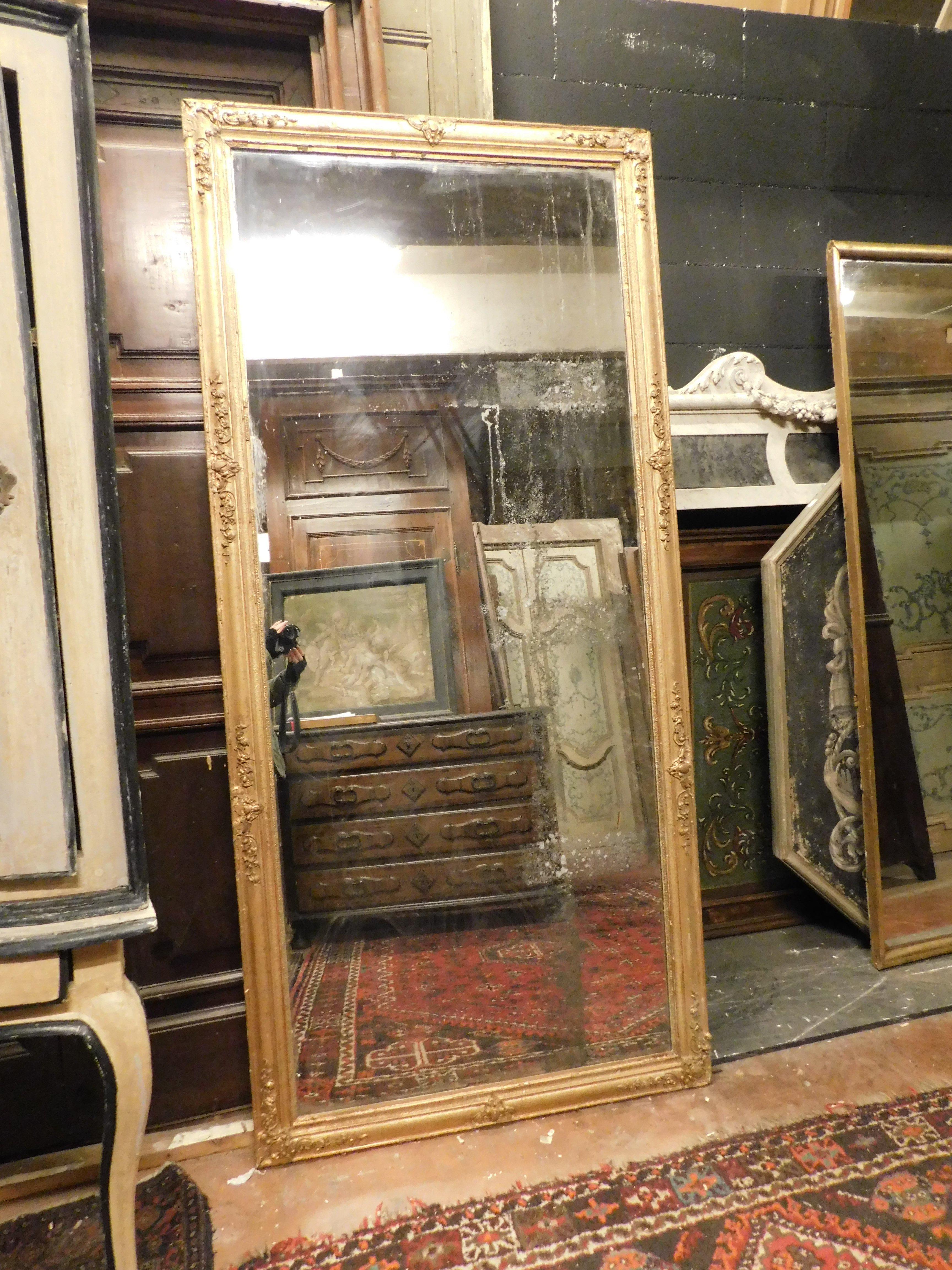 Italian Mirror in carved and gilded wood, rectangular, Italy For Sale