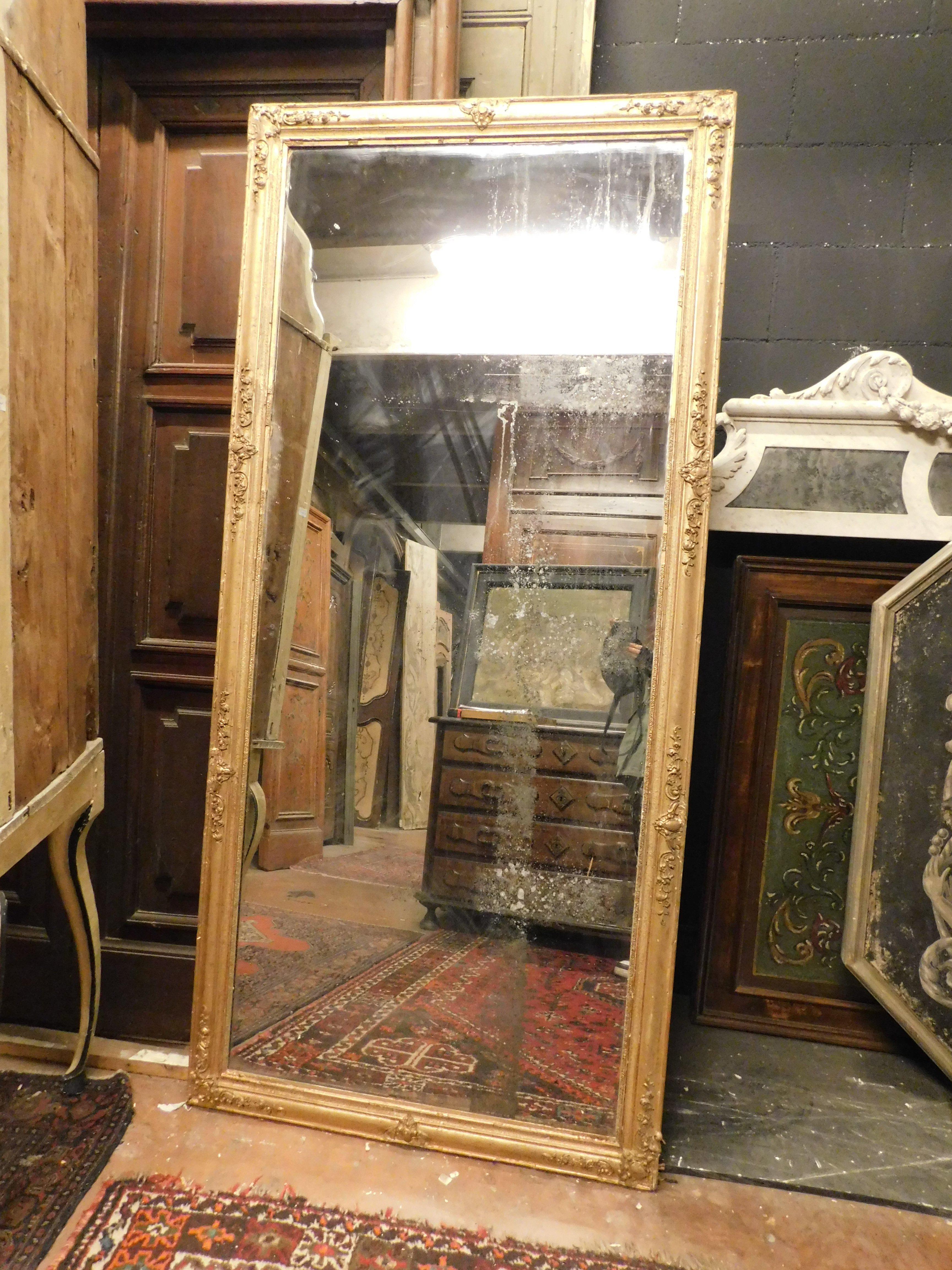 Carved Mirror in carved and gilded wood, rectangular, Italy For Sale