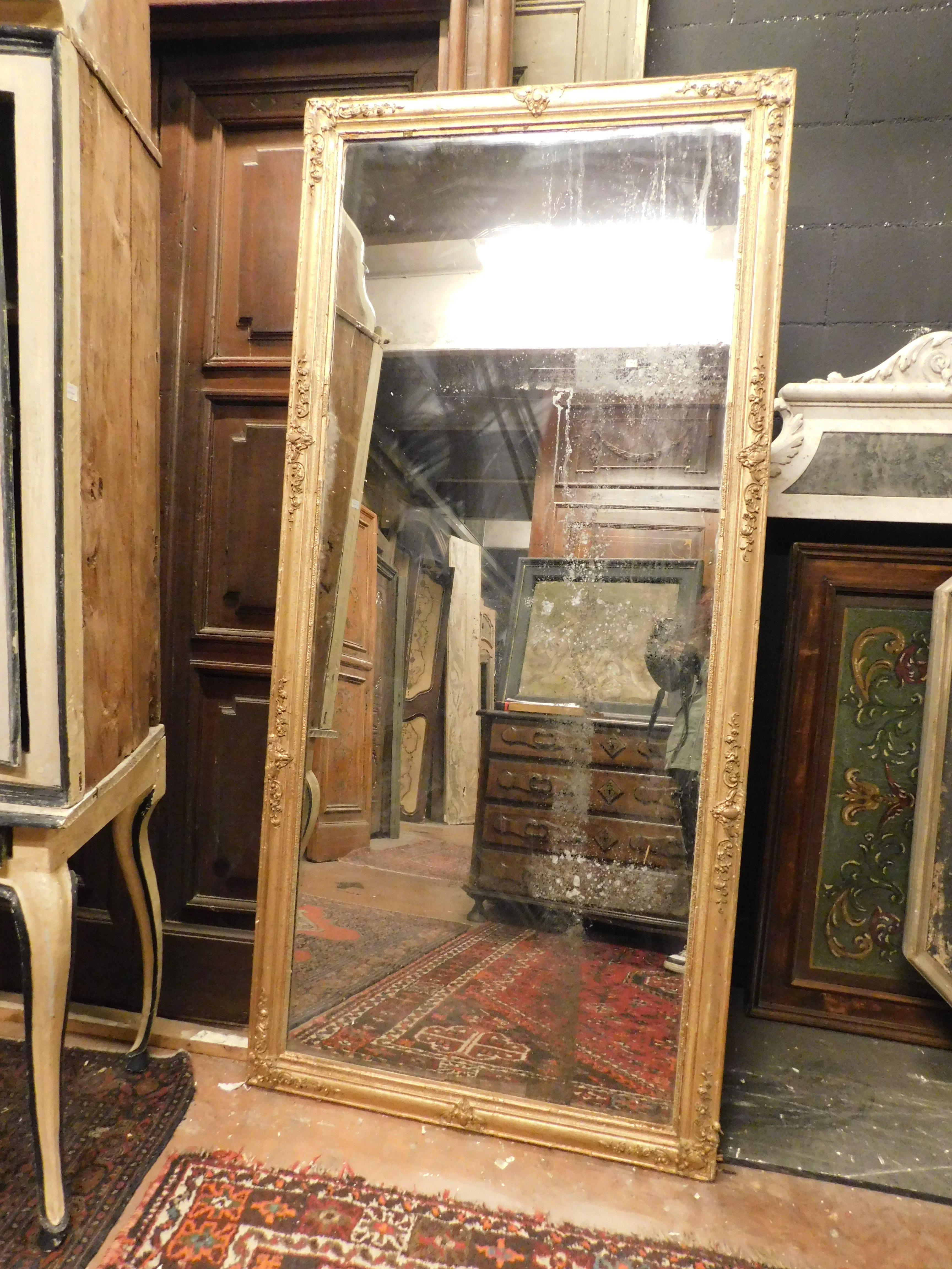 Mirror in carved and gilded wood, rectangular, Italy In Good Condition For Sale In Cuneo, Italy (CN)