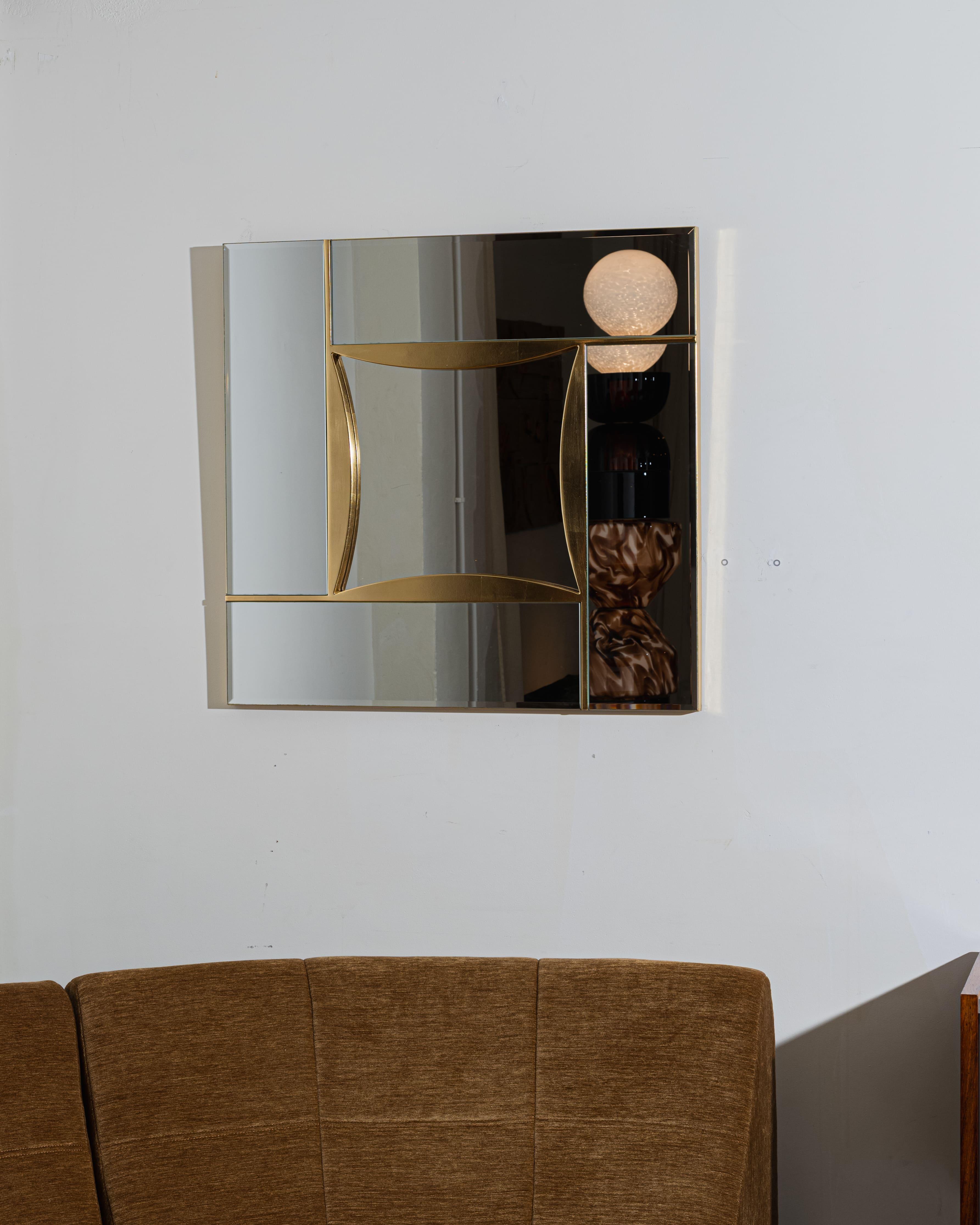 Mid-Century Modern Mirror in divided glass and brass, 1970s en vente
