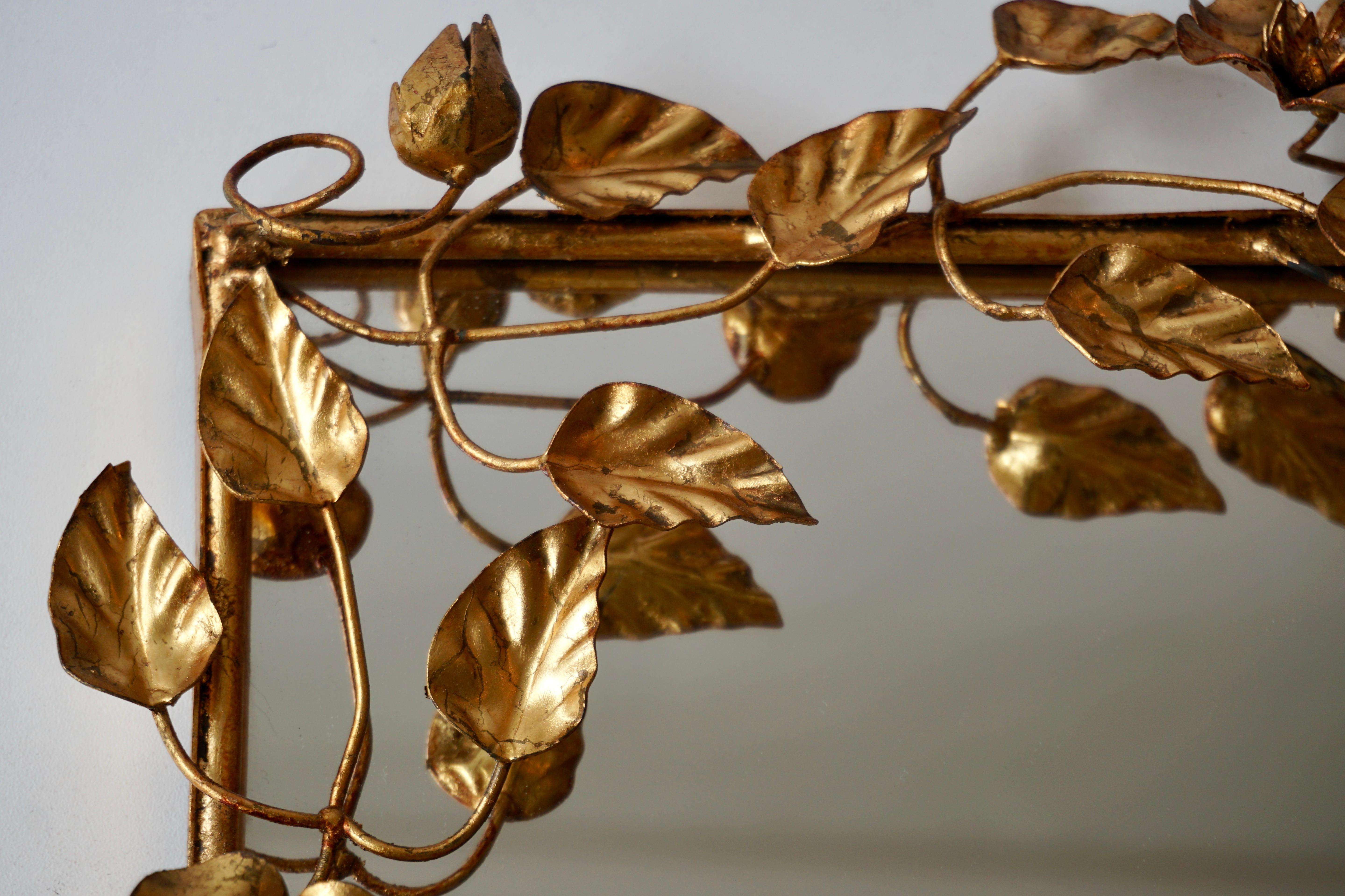 Mirror in Gilded Metal with Vine Leaves Italy, 1970s In Good Condition For Sale In Antwerp, BE