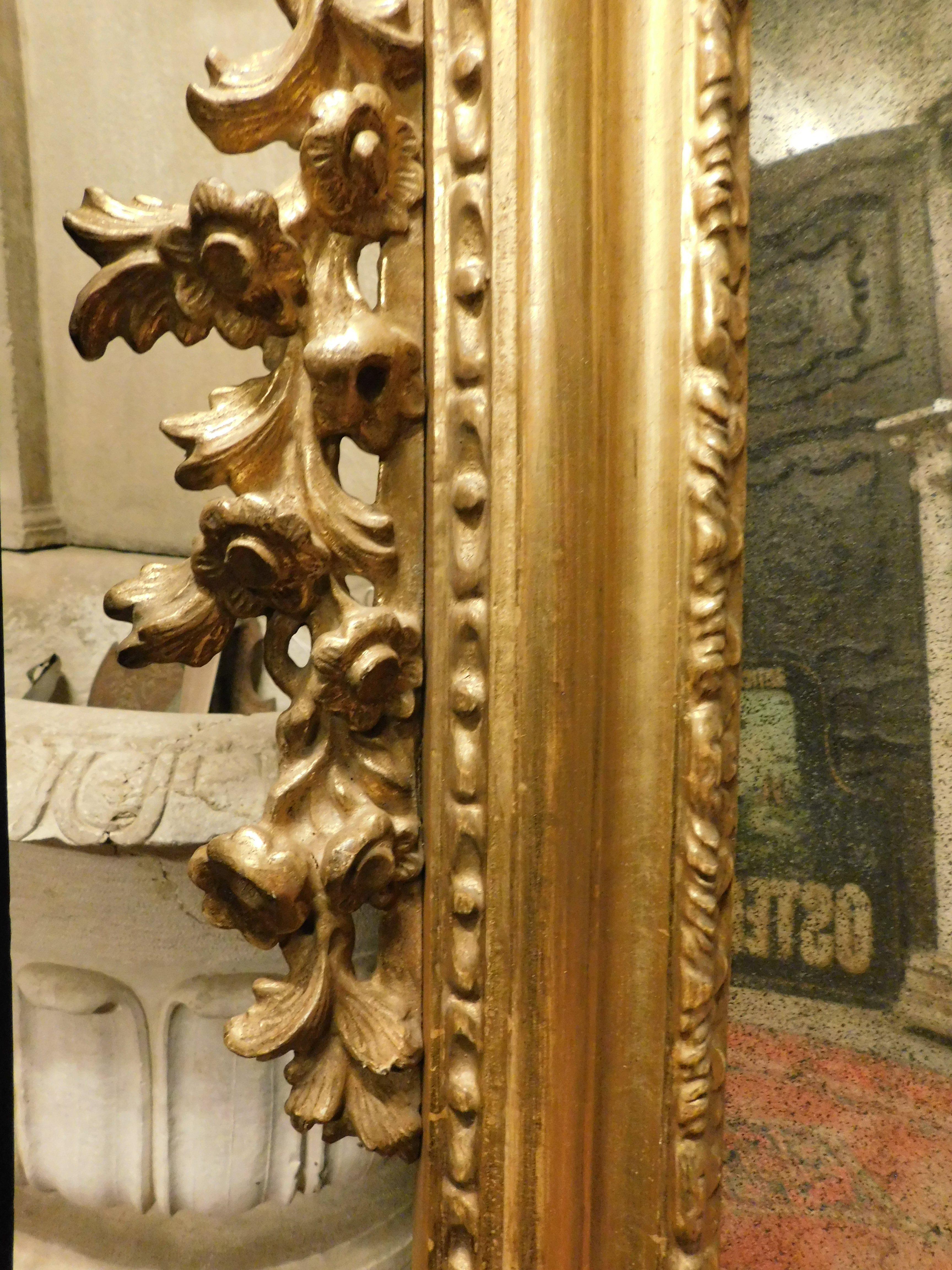 Mirror in gilded wood, richly frieze perforated volutes, floral and leafy, '800 For Sale 5