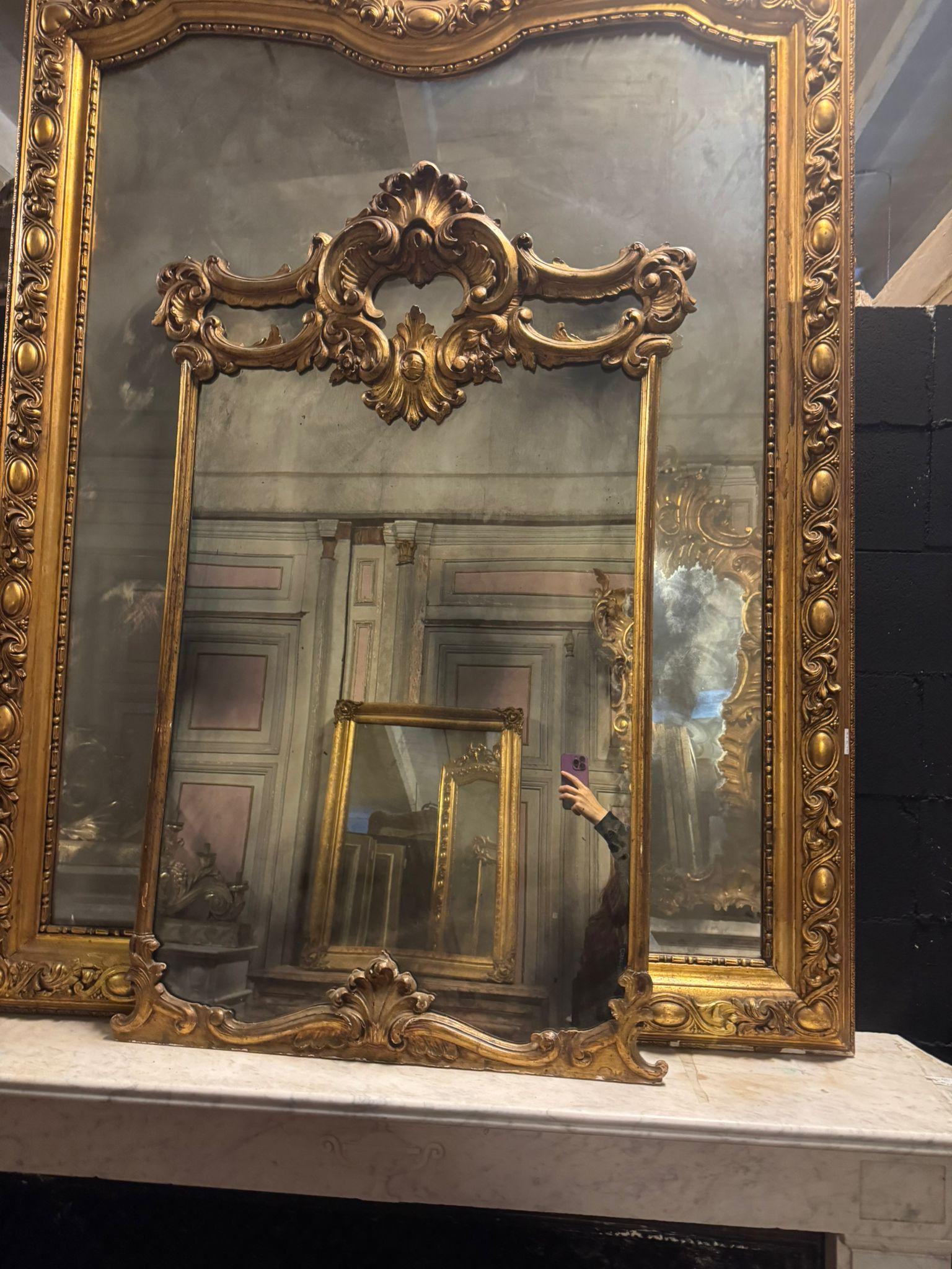 Miroir en bois laqué et doré, Italie en vente 3