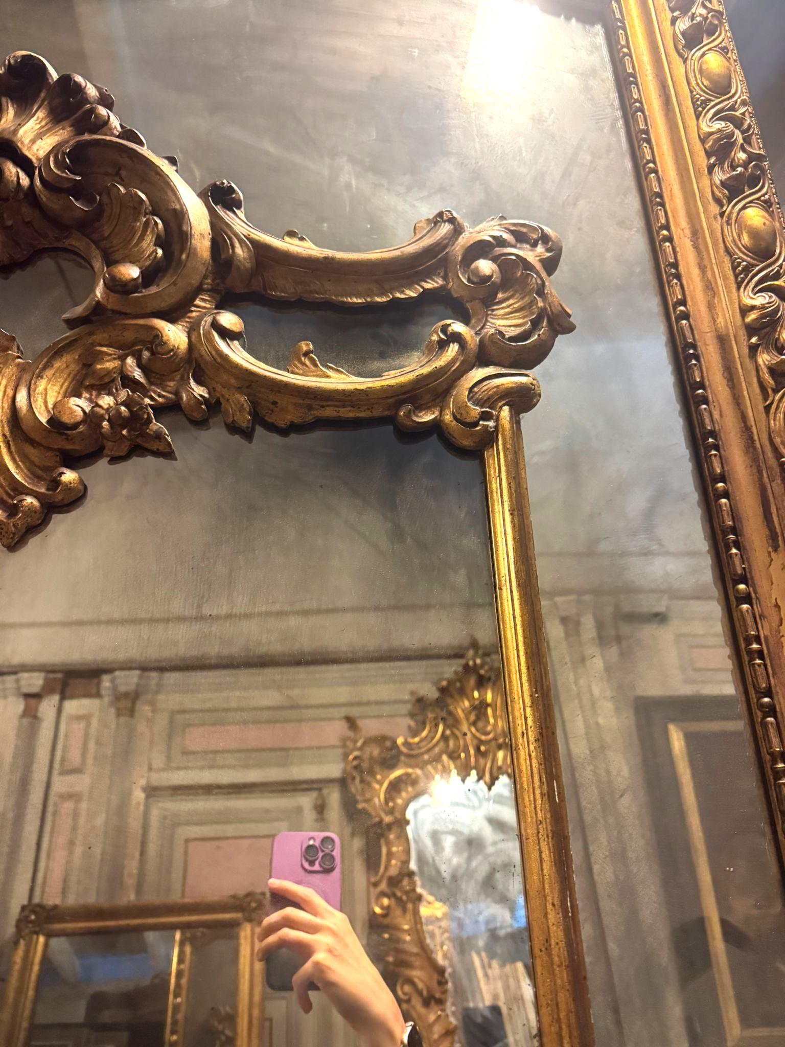 italien Miroir en bois laqué et doré, Italie en vente