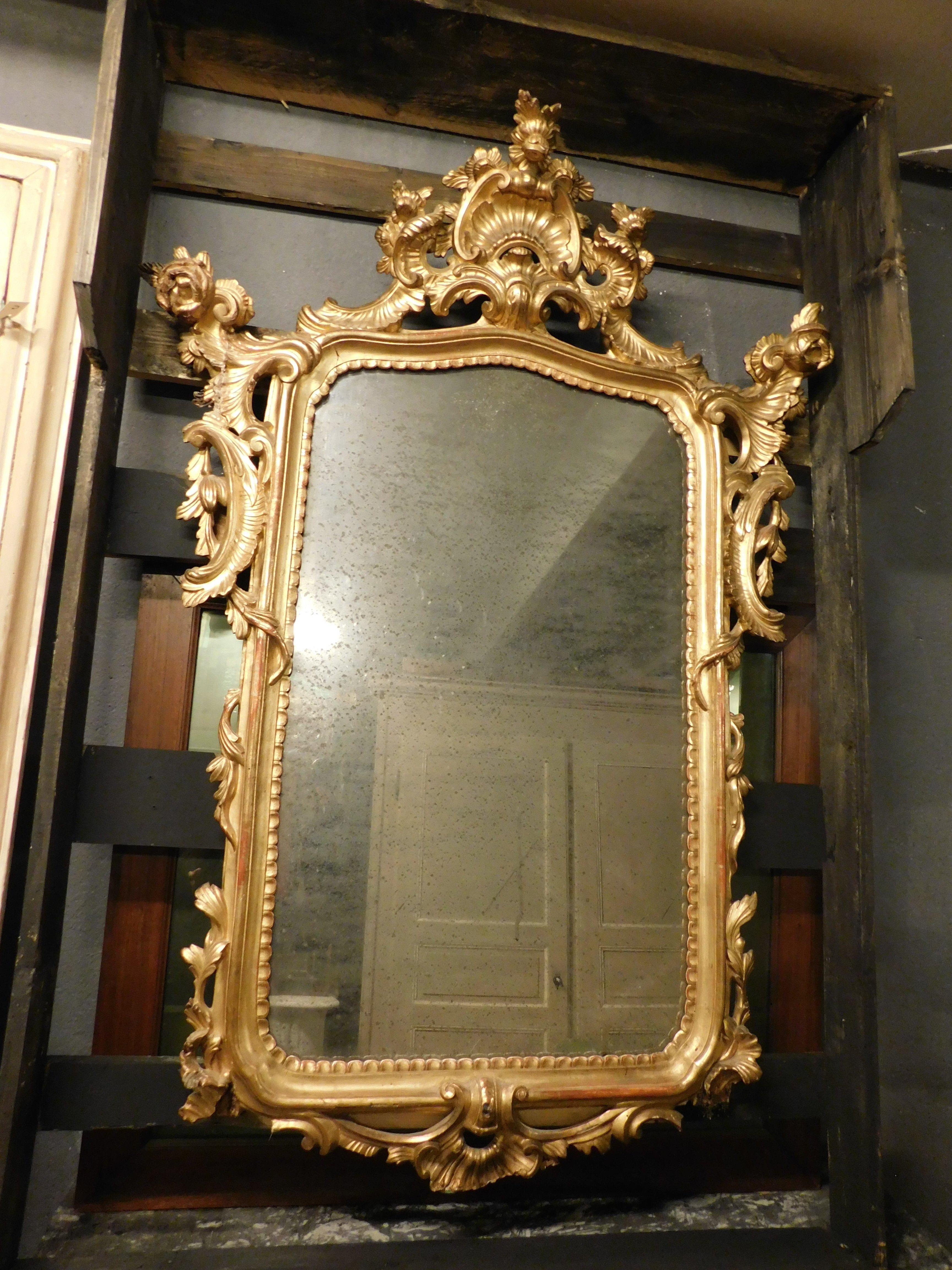 Italian Mirror in lacquered and gilded wood, rich cymatium carved with shell, Italy For Sale