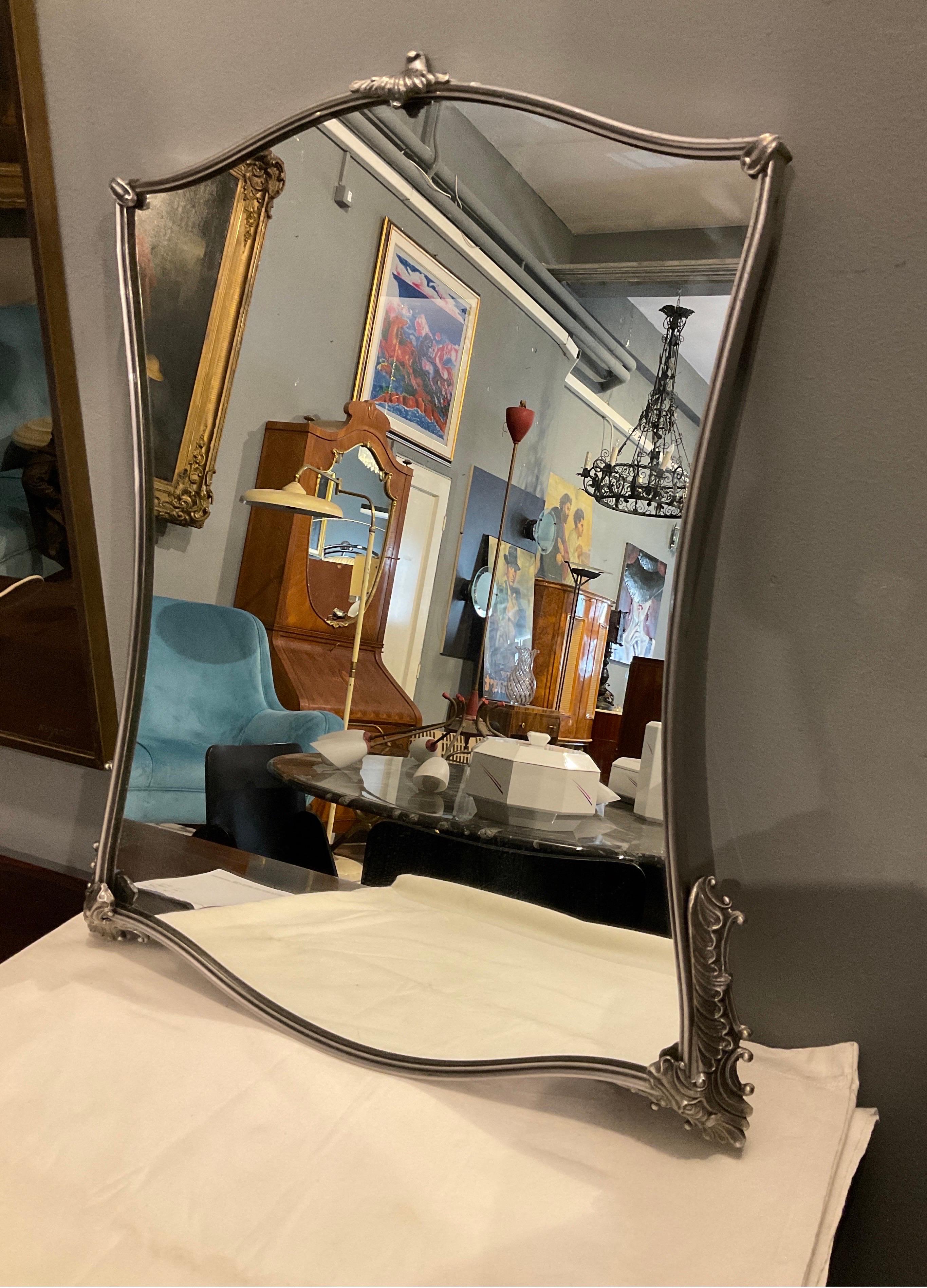 The Mirror in Nickel Italy aus den 70er Jahren (Spiegel) im Angebot