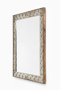 Specchio in peltro con cornice in ottone di Björn Trädgårdh, 1930-1934, Svenskt Tenn