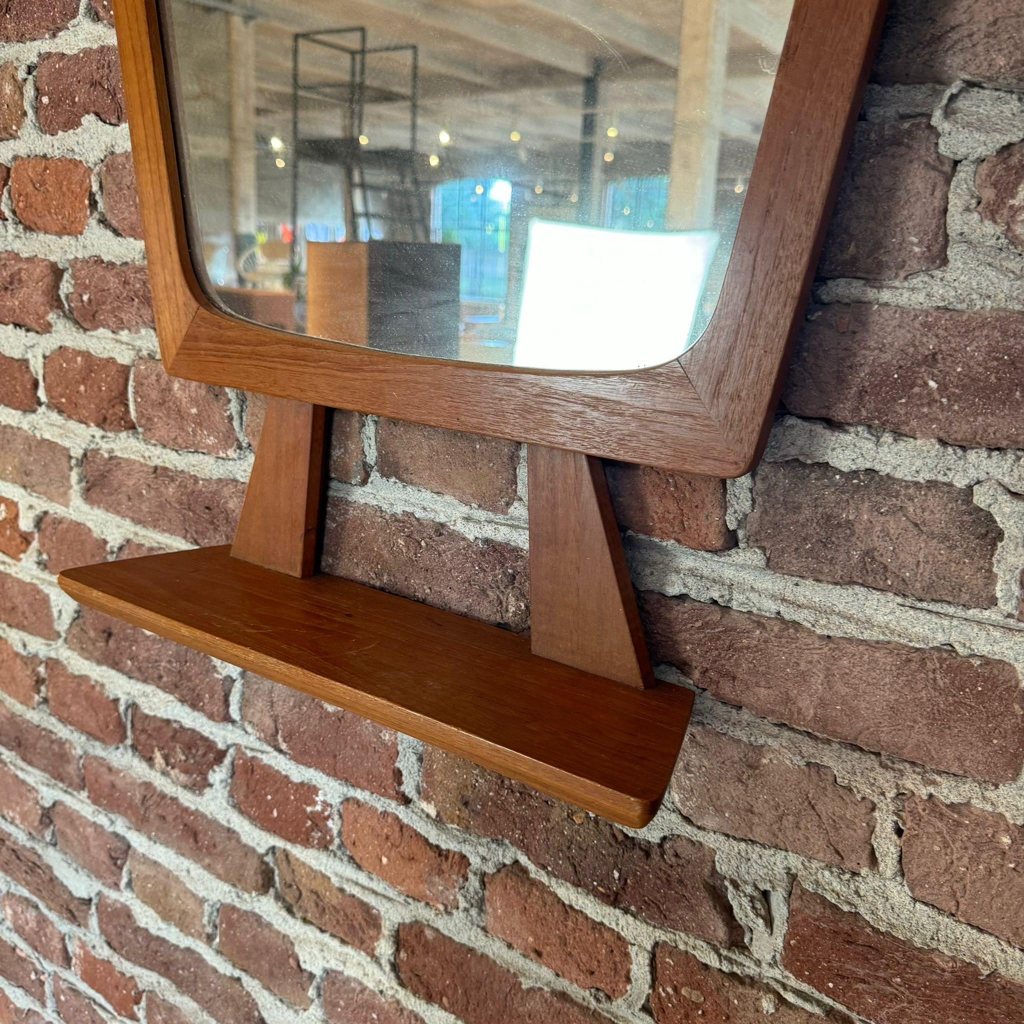 Specchio in teak con mensola, Danimarca 1960