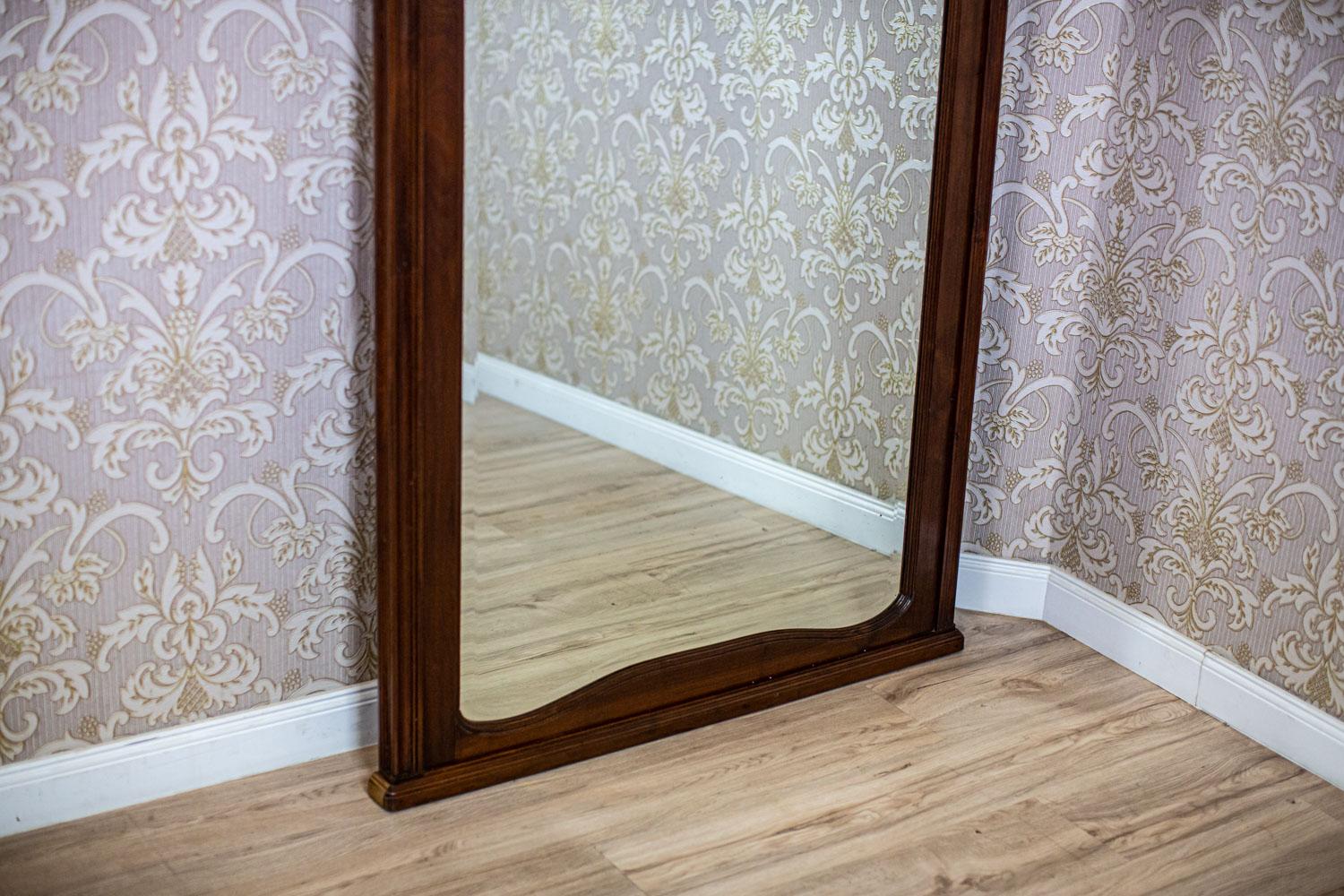 European Floor Mirror From the Early 20th Century in the Louis XV Style For Sale