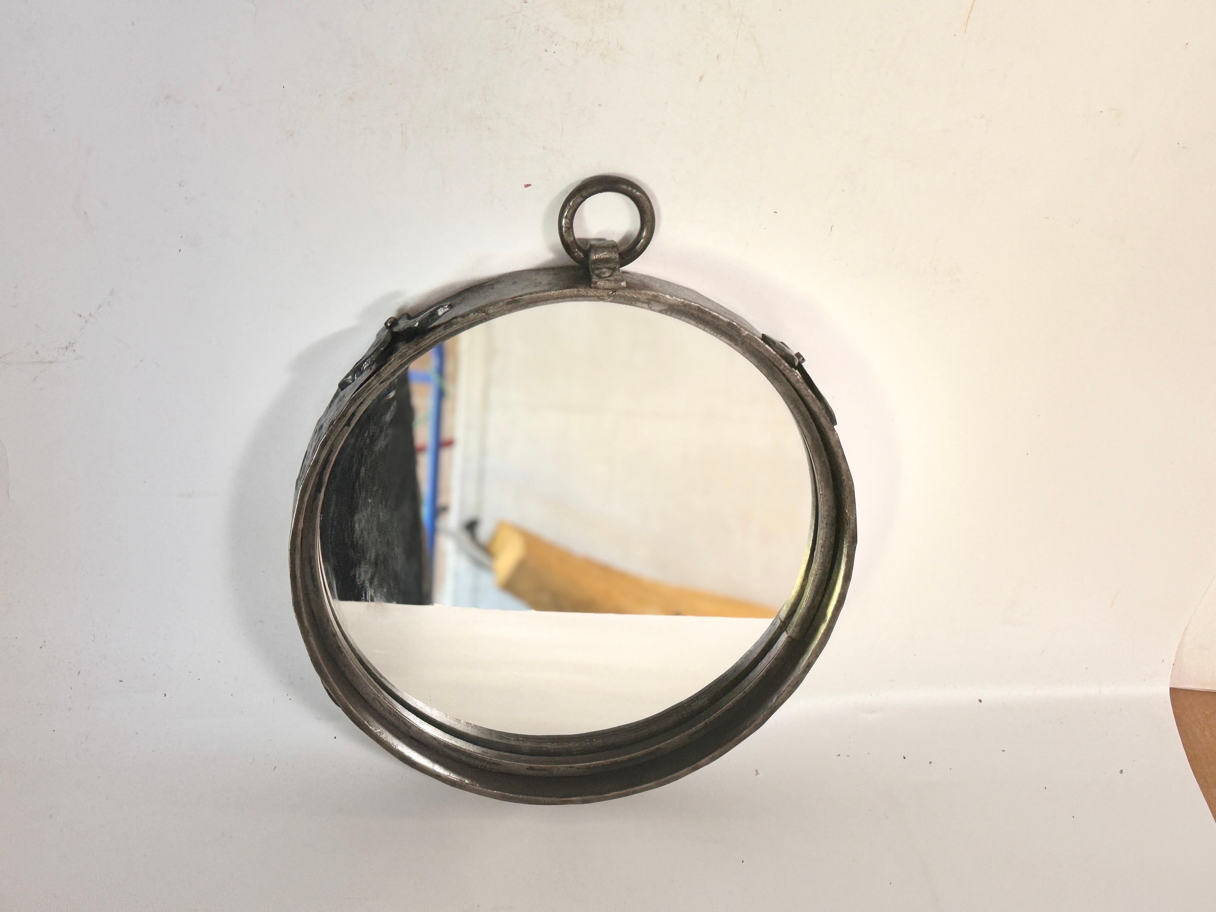 Miroir en fer forgé dans le style des vieux châteaux 20ème siècle en vente 4