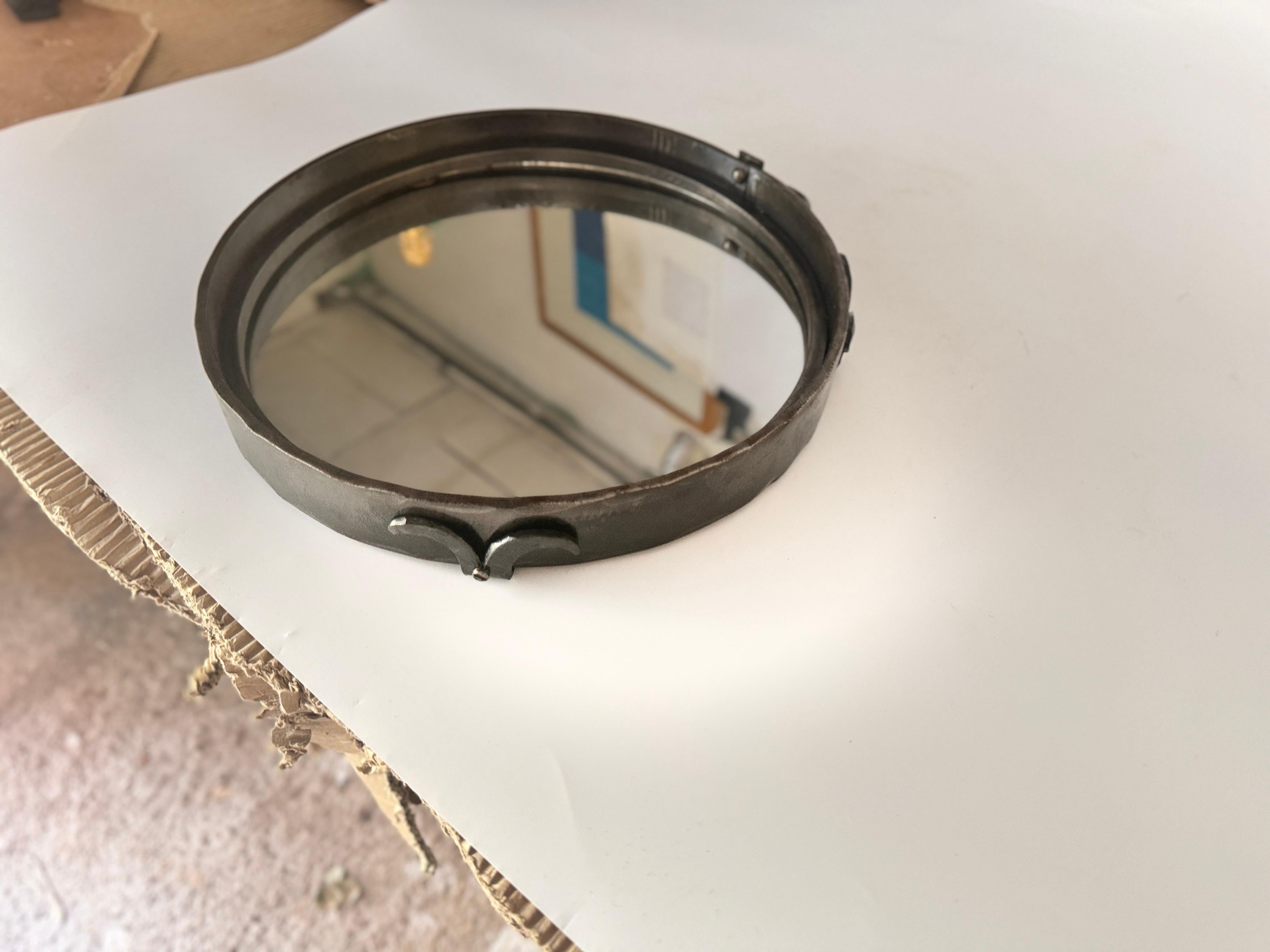 Miroir en fer forgé dans le style des vieux châteaux 20ème siècle Bon état - En vente à Auribeau sur Siagne, FR