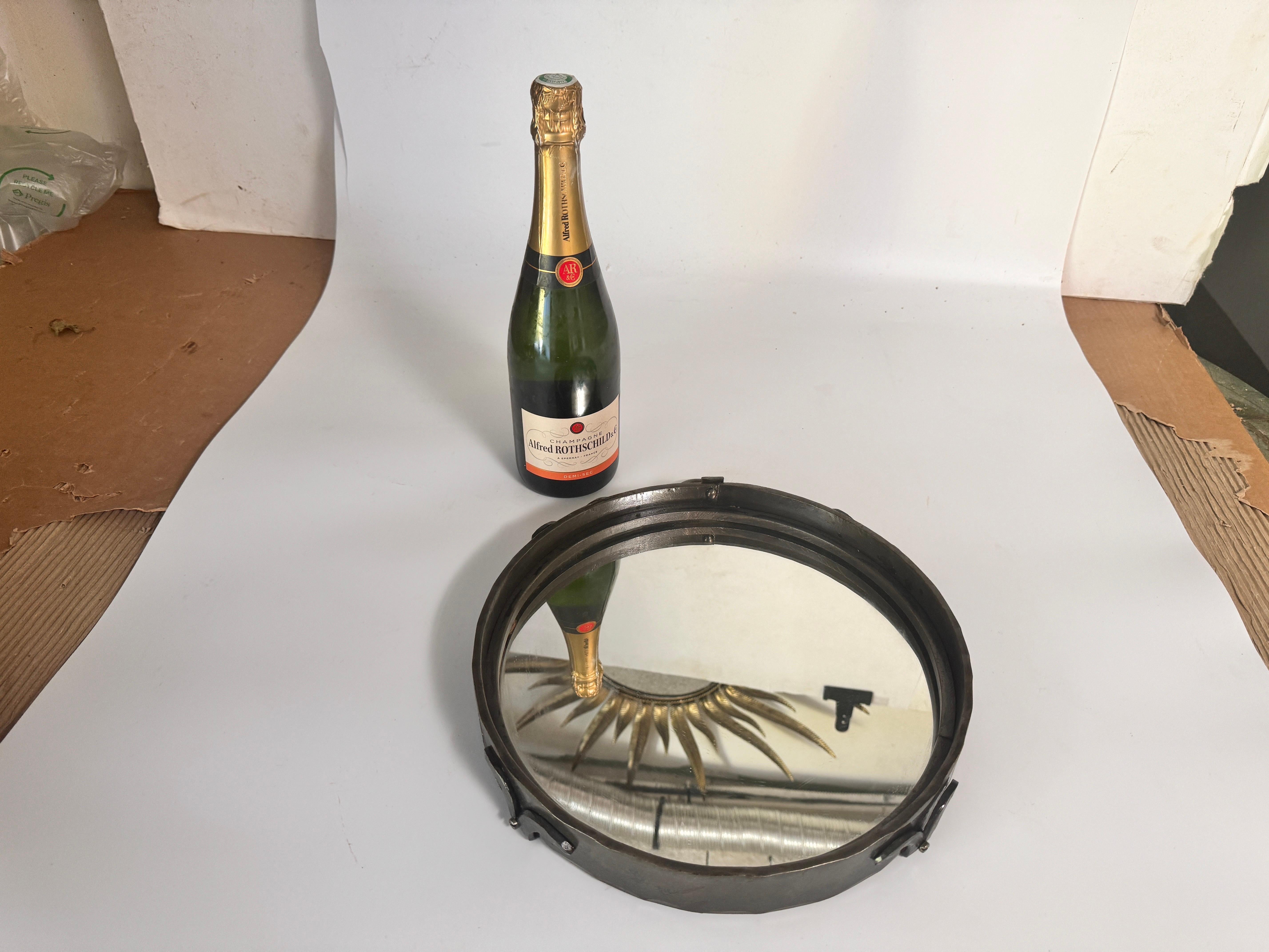 Miroir en fer forgé dans le style des vieux châteaux 20ème siècle en vente 1