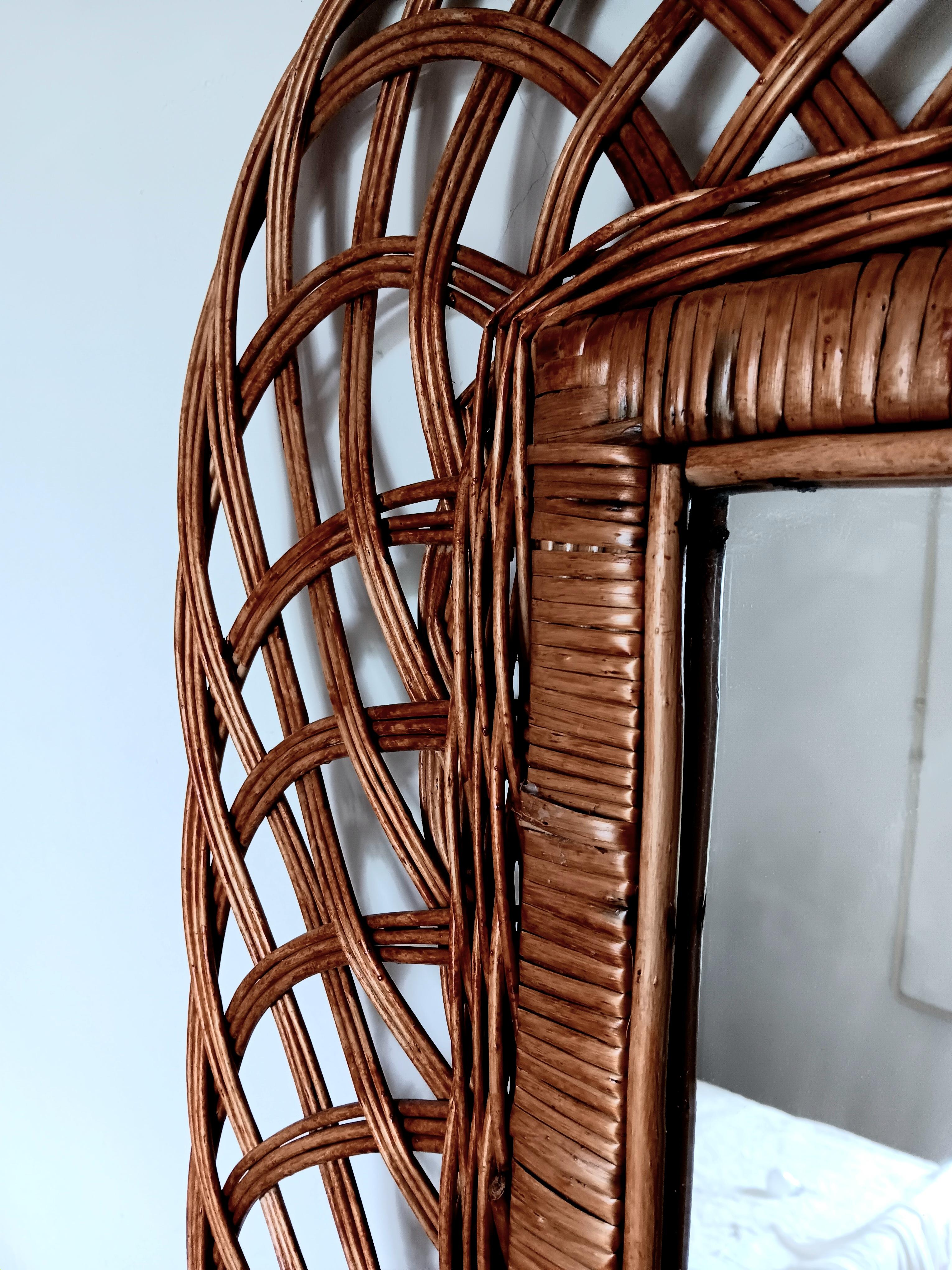 Großer Spiegel Frech Riviere Stil Natürliche Farbe Rattan Mitte des 20. Jahrhunderts Italien 50er Jahre im Angebot 1