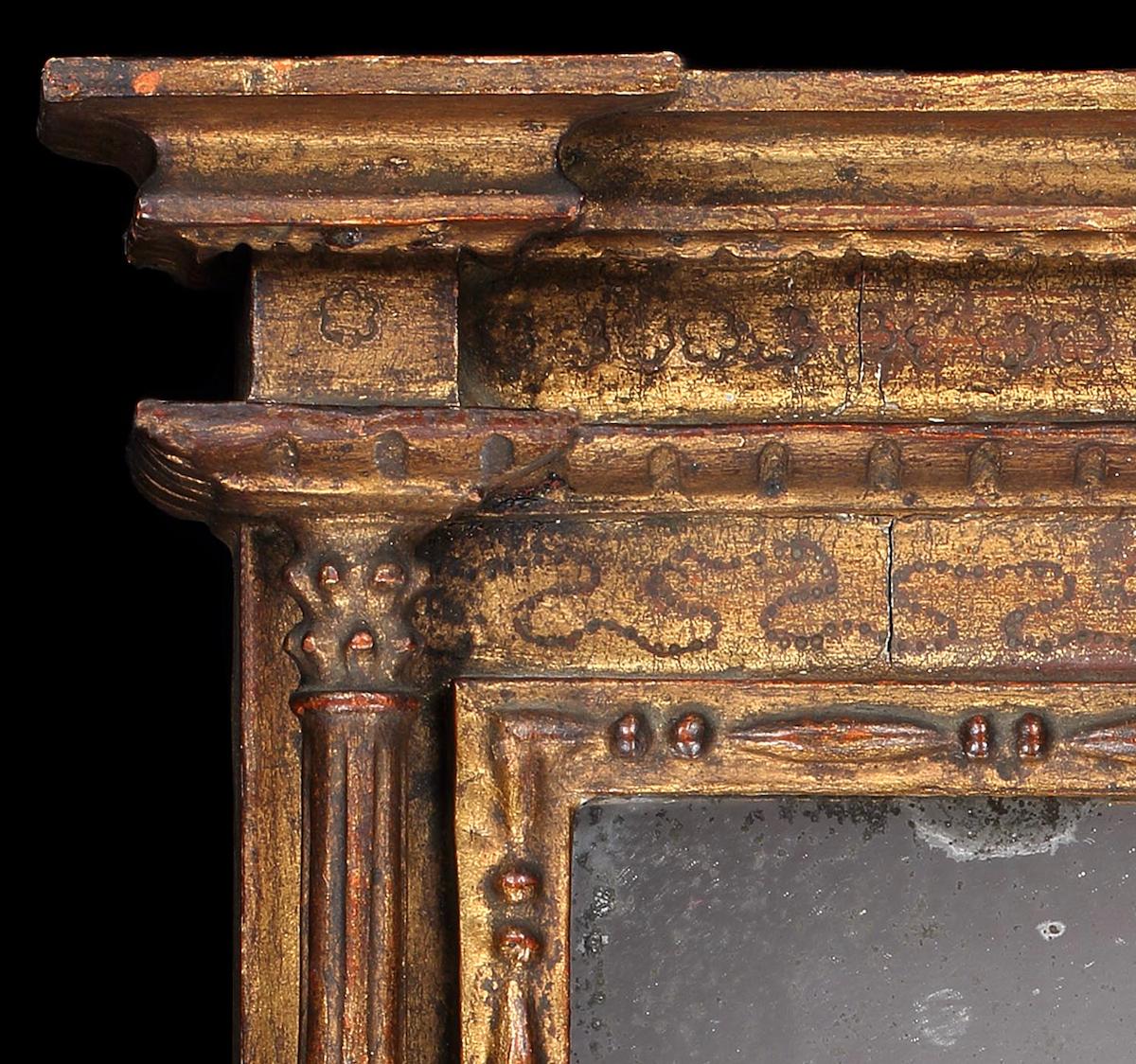 Néoclassique Miroir minaturel néoclassique doré et moulé italien du 18ème siècle avec incisions en vente