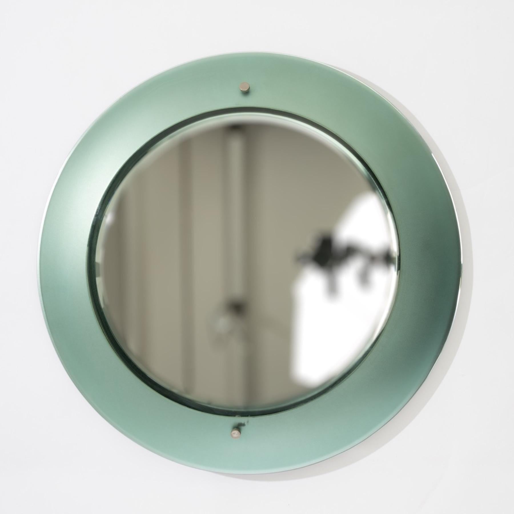 Large mirror composed of a wooden structure on which there are two elements, the central convex mirror and a perimeter in water green satin glass. The two visible fixing clips are in nickel-plated metal.
The mirror is in very good original