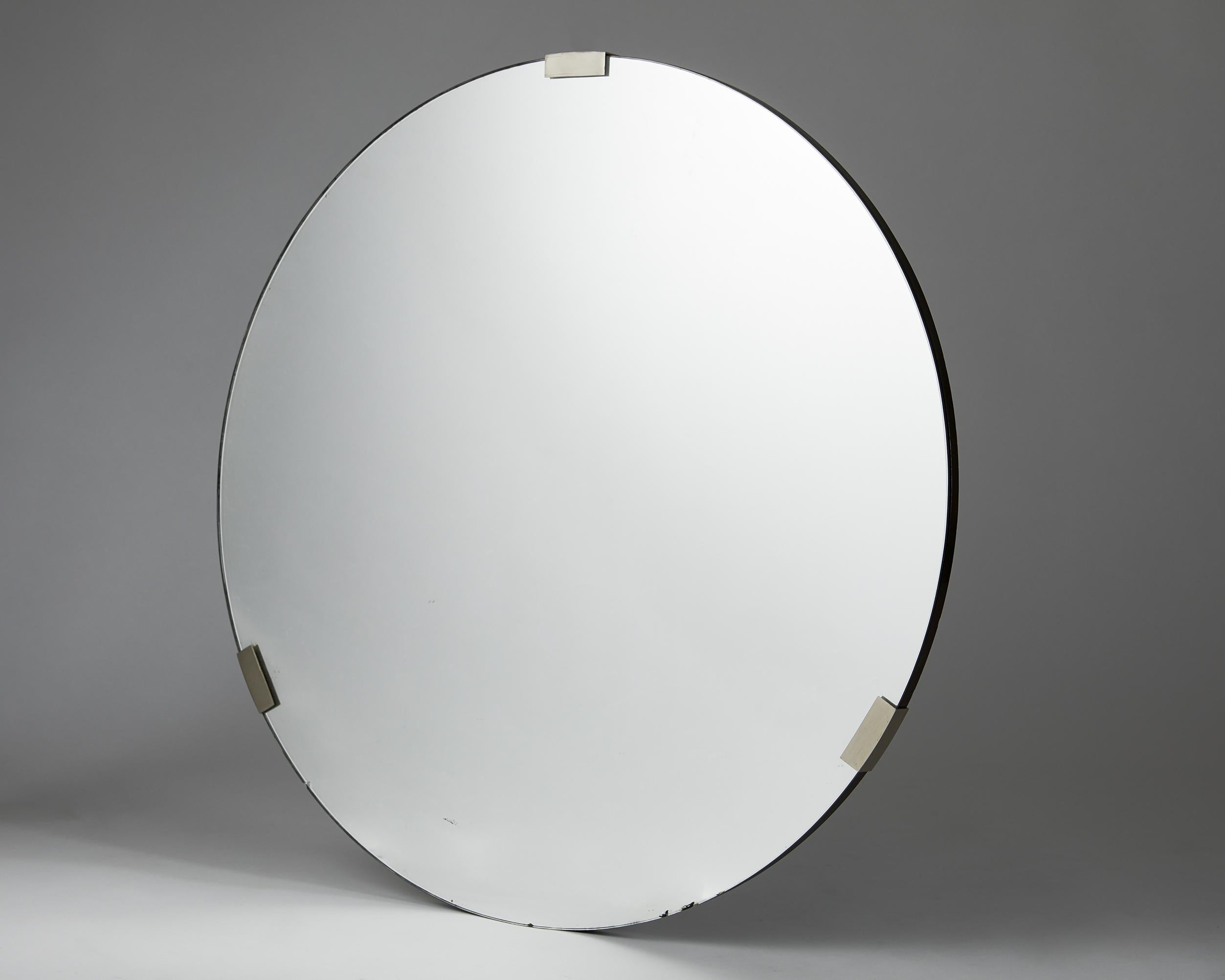 Mirror model “record” designed by Axel Einar Hjorth,
Sweden, 1930.

Brushed steel and mirrored glass.

Dimensions:
W: 90 cm 
D: 3 cm 