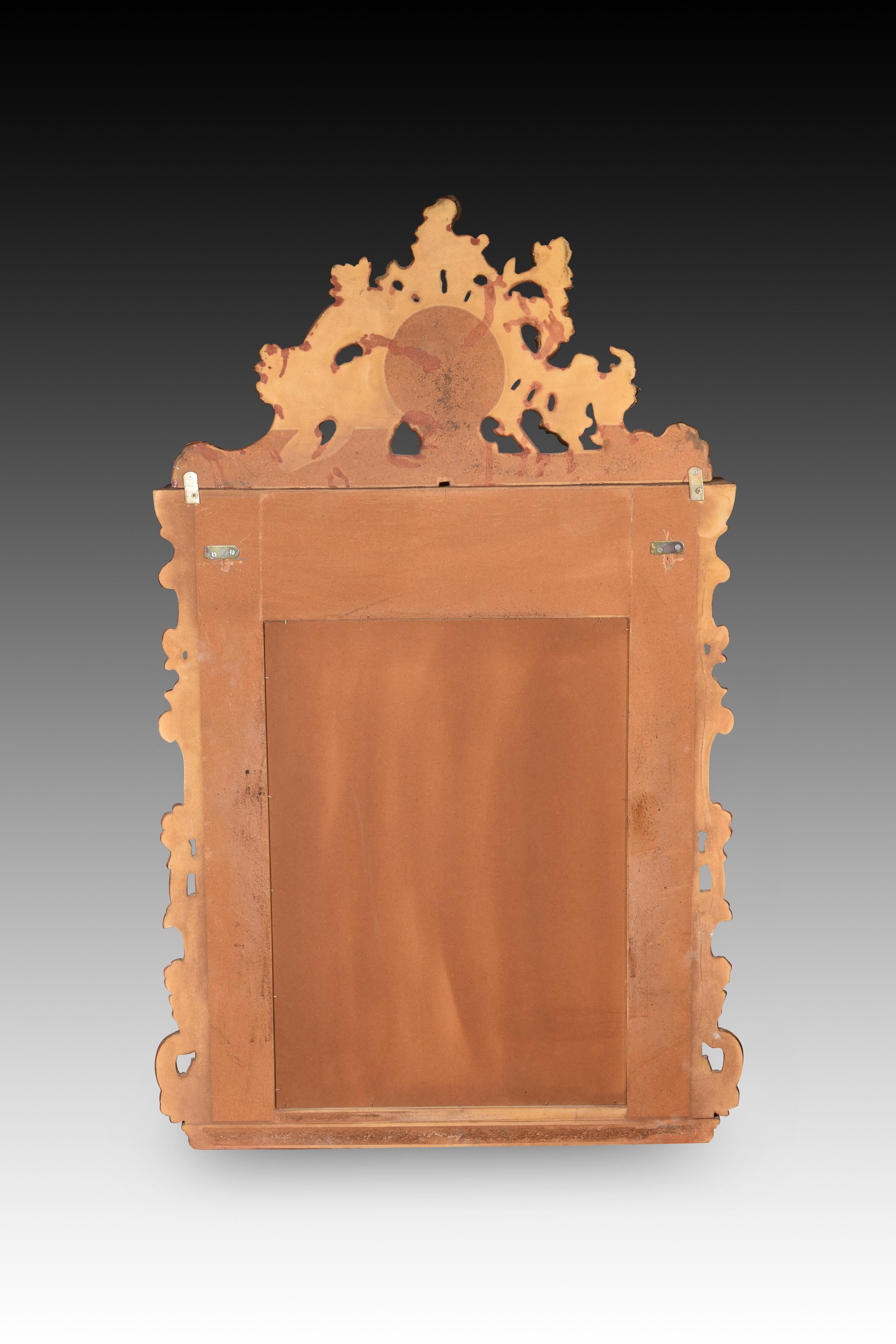 Mirror. Molded and polychrome alabaster. 20th century.  In Good Condition For Sale In Madrid, ES