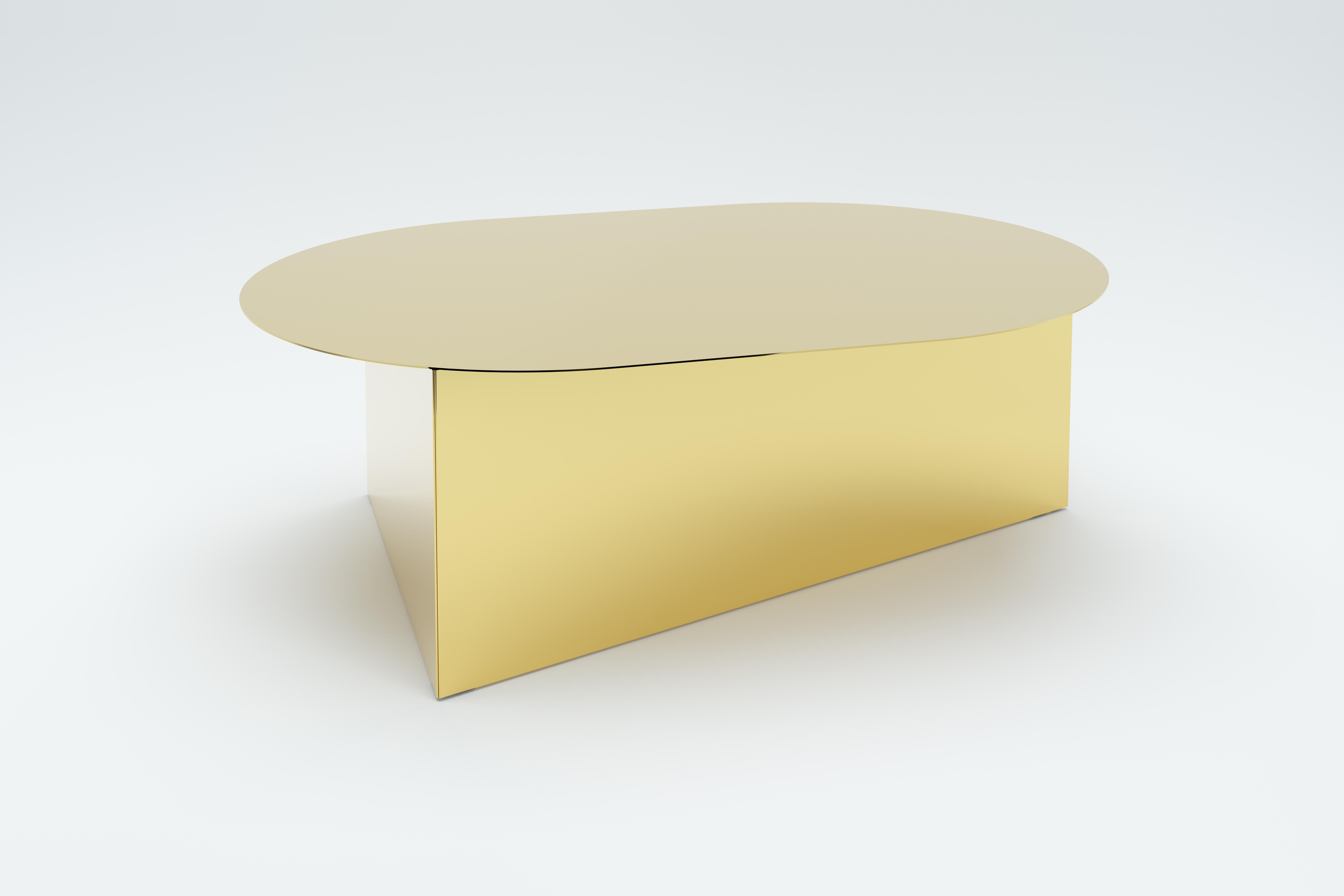 Mirror Oblong Prisma 105 coffee table by Sebastian Scherer
Dimensions: D105 x W70x H35 cm
Materials: Mirror.
Weight: 20.9 kg.
Also Available: Mirror Silver (stainless steel), mirror gold (brass coated stainless steel / mirror black (black coated