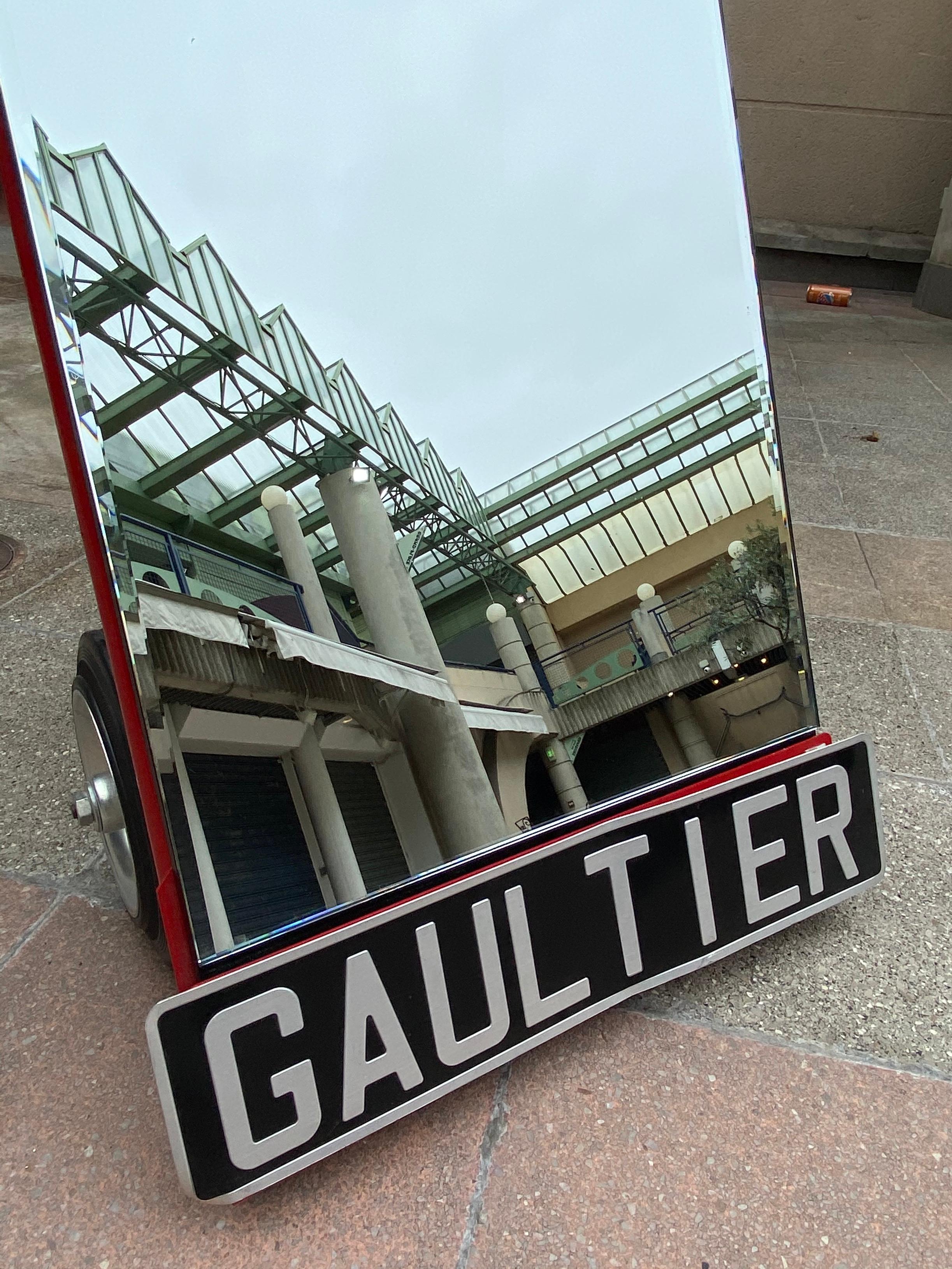 Mirror on trolley - Jean-Paul Gaultier for Roche Bobois, 2000
Measures: 162 x 41 cm.