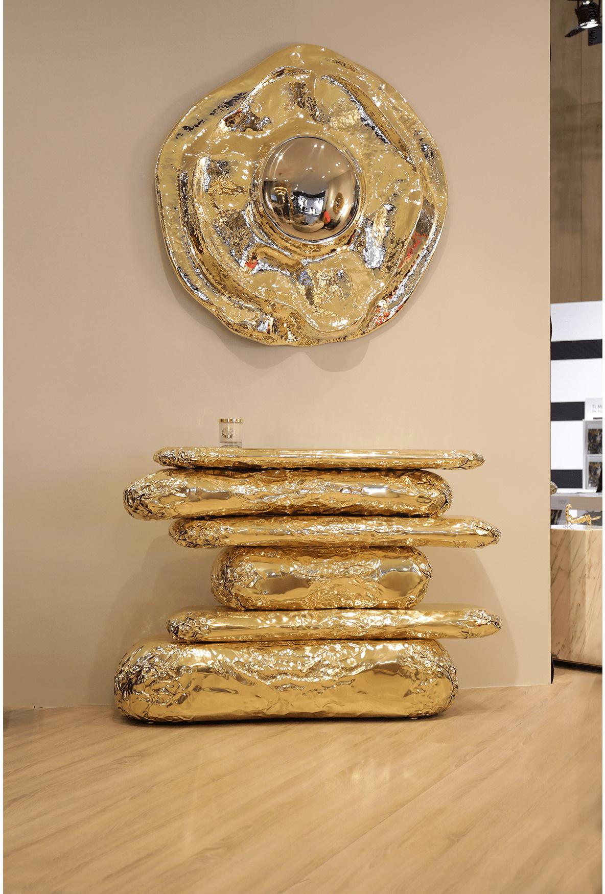 Mirror pearl
Casted brass, niquel plated stainless steel.
Estimated production time: 15- 16 weeks
Measures: Height: 15 cm
Width: 110 cm.
