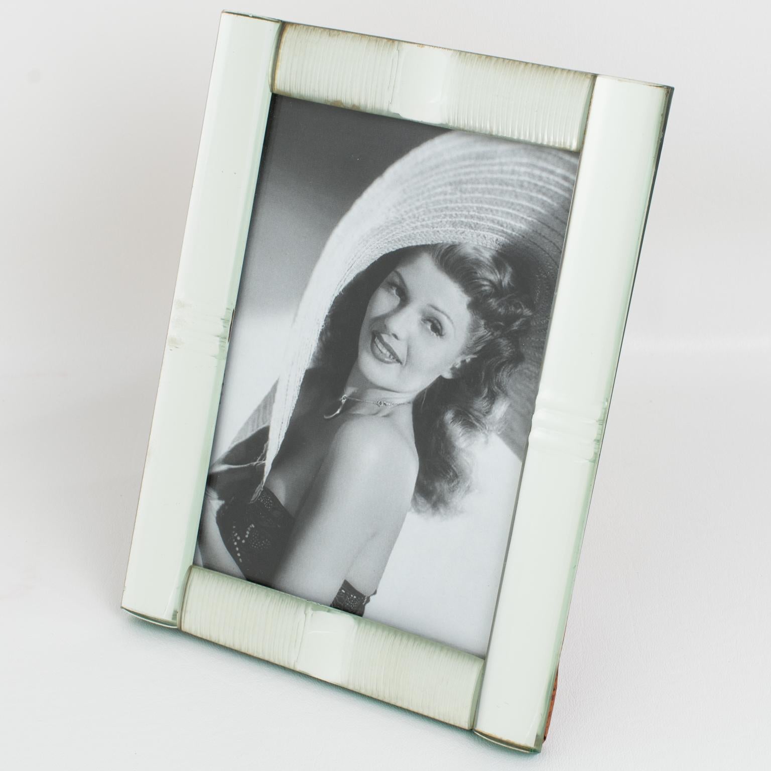 This elegant 1940s French mirrored picture photo frame features deep domed silver glass sides with striped carving. Although of French origin, the design of this frame is close to the glamorous American Hollywood Regency style of the 1940s. The