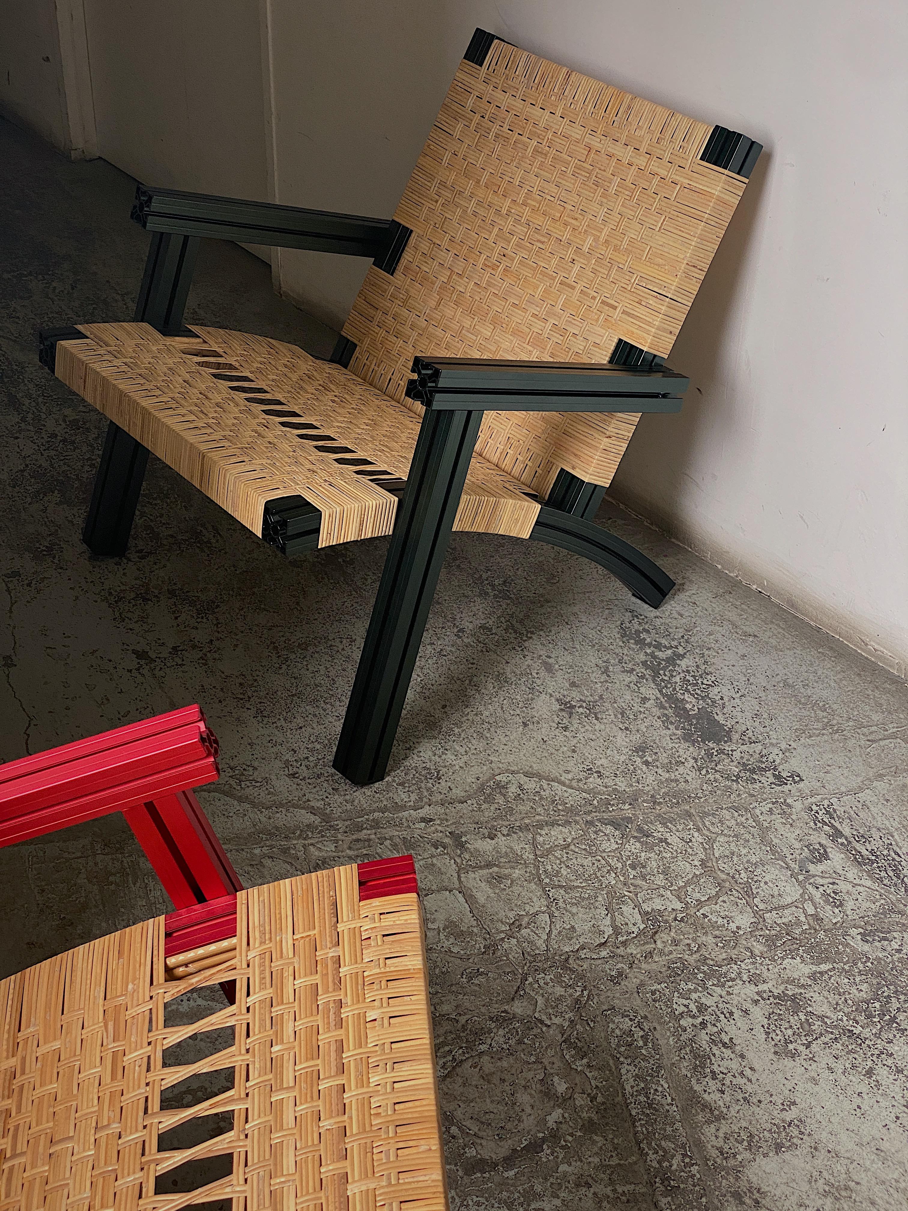 XXIe siècle et contemporain Fauteuil en aluminium poli miroir avec assise en rotin en vente
