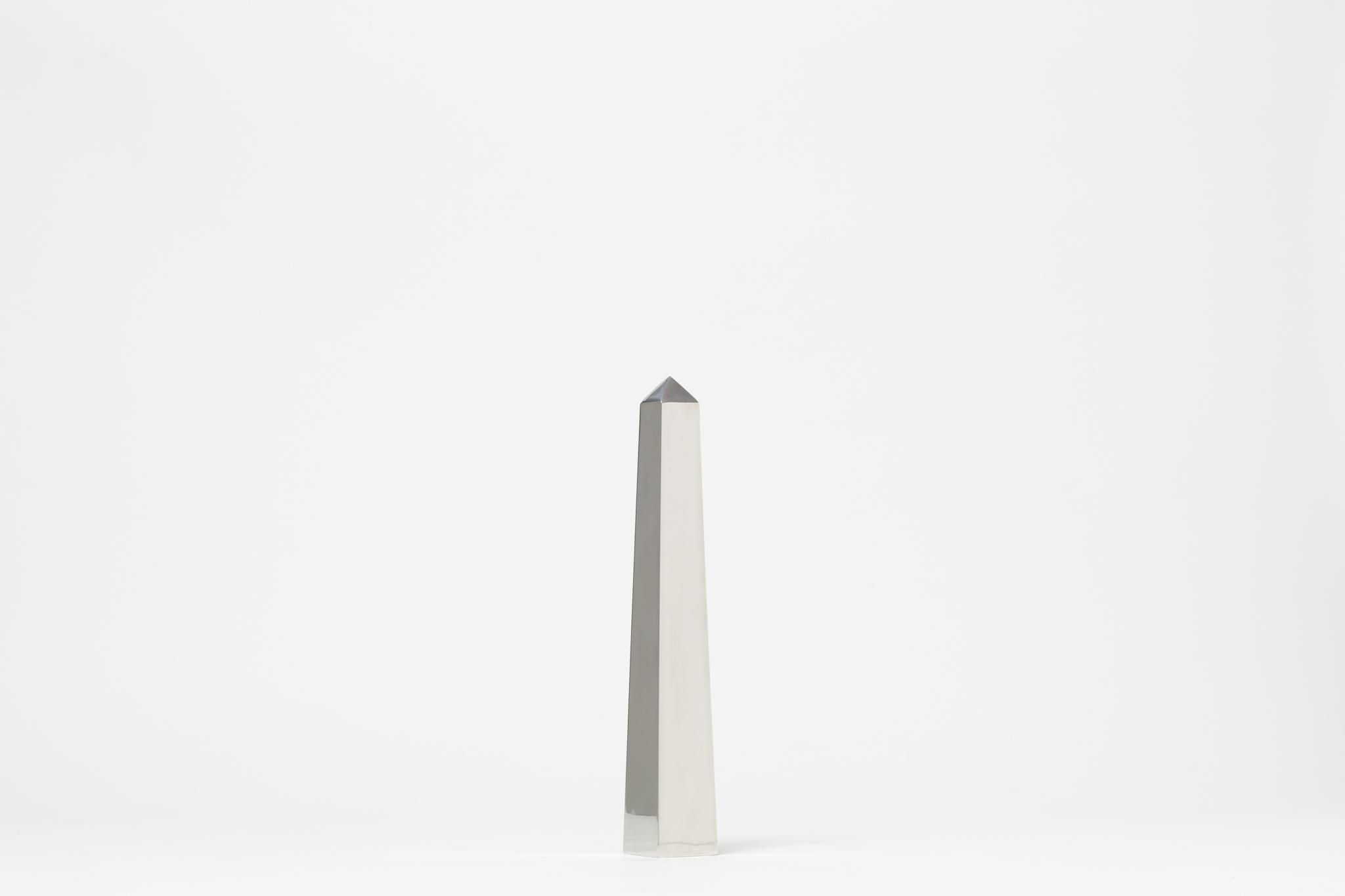 Obelisken aus spiegelpoliertem Edelstahl (Minimalistisch) im Angebot