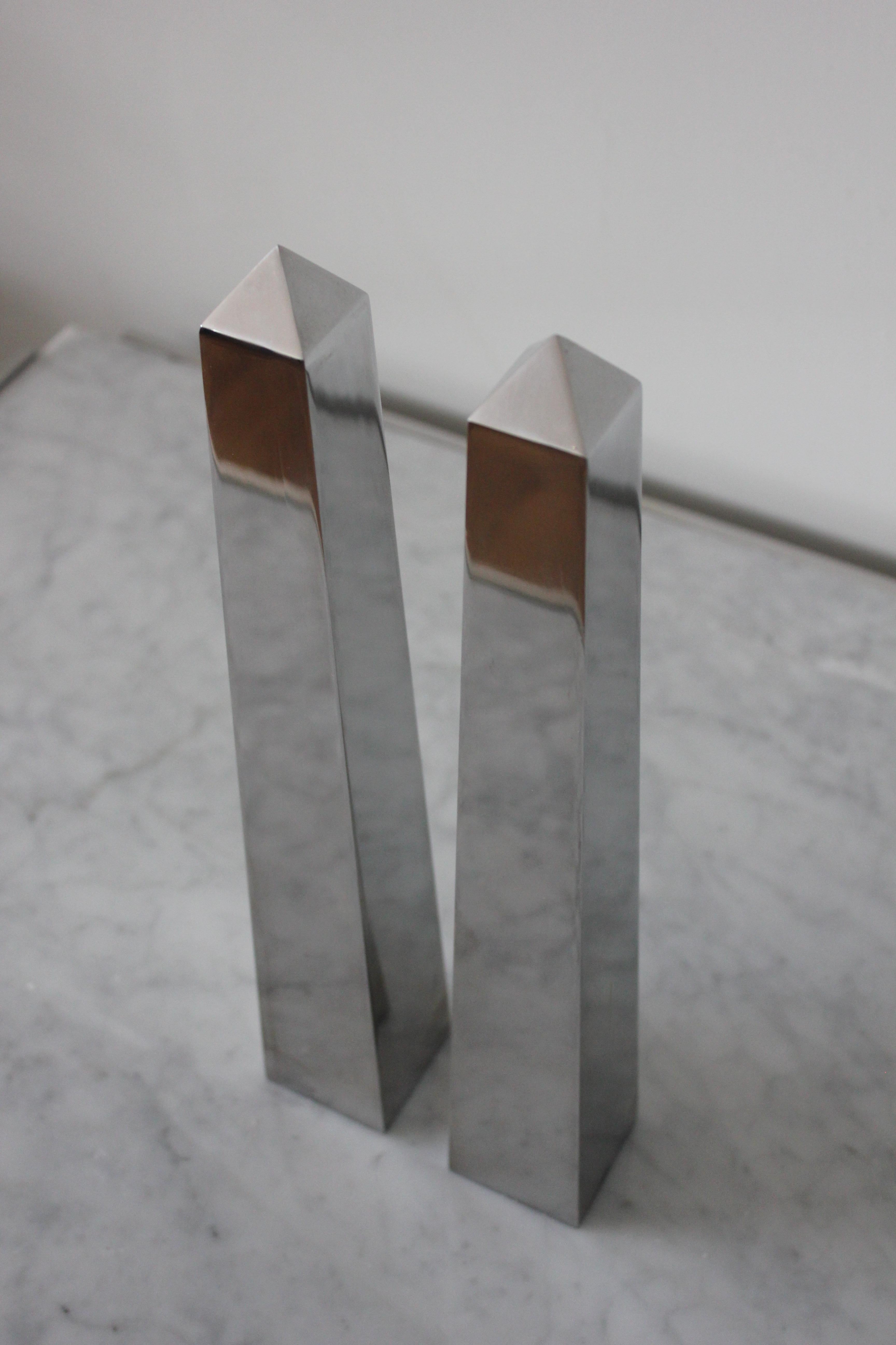 Contemporary Mirror Polished Stainless Steel Pair of Obelisks For Sale