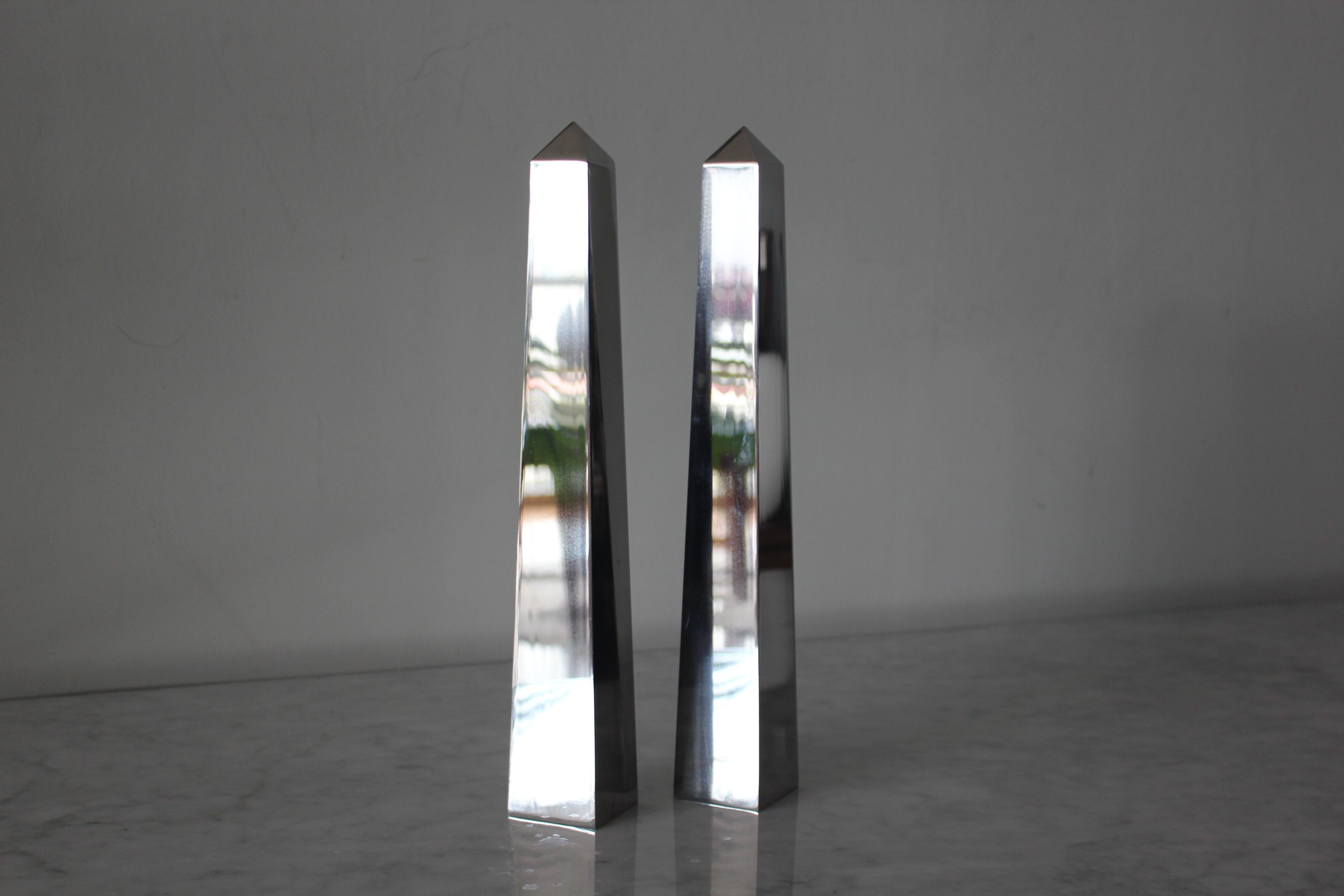 Metal Mirror Polished Stainless Steel Pair of Obelisks For Sale