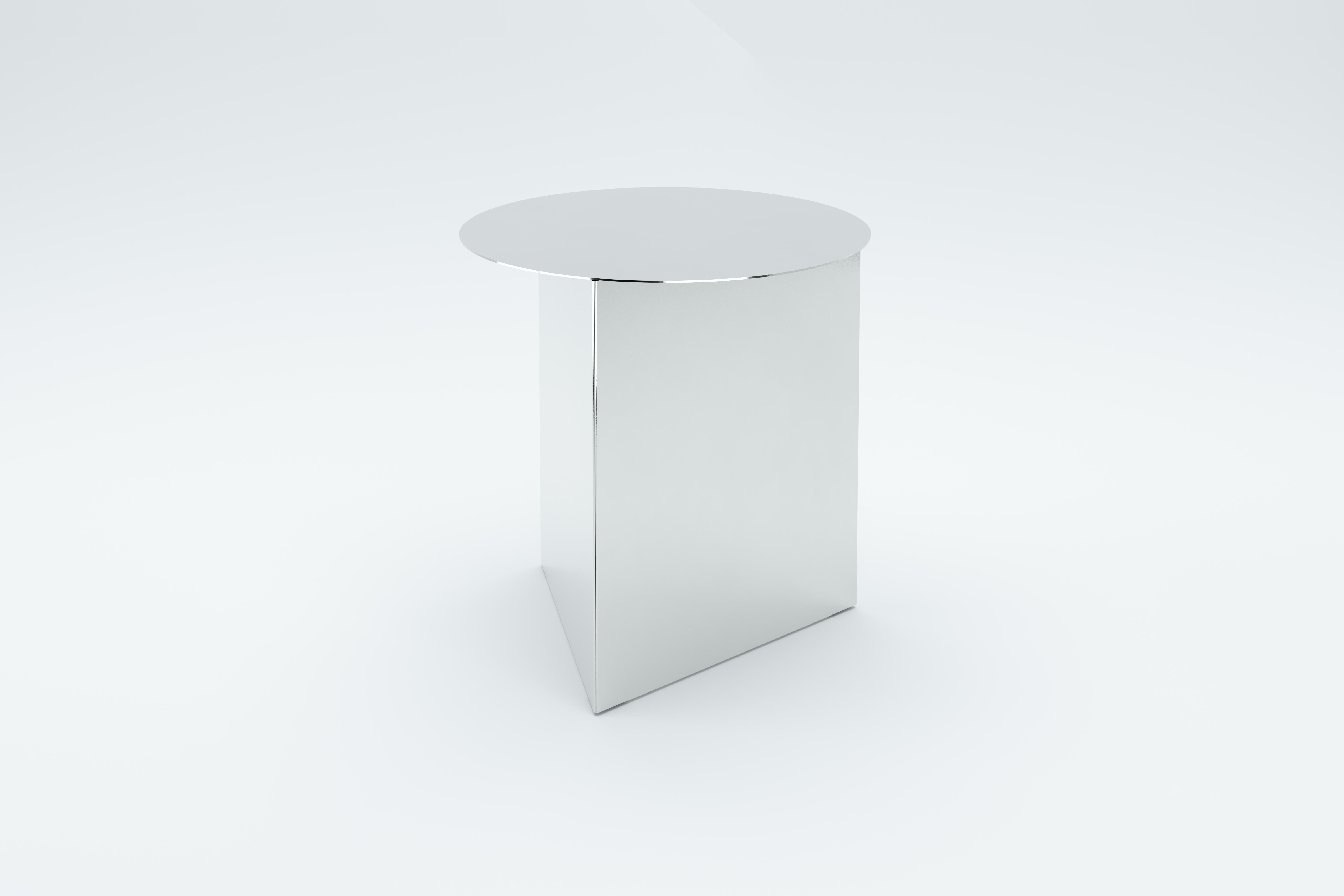 Mirror Prisma tall 45 coffe table by Sebastian Scherer
Dimensions: D 45 x H 45 cm
Materials: Mirror.
Weight: 8.5 kg.
Also available: Mirror silver (stainless steel), mirror gold (brass coated stainless steel / mirror black (black coated