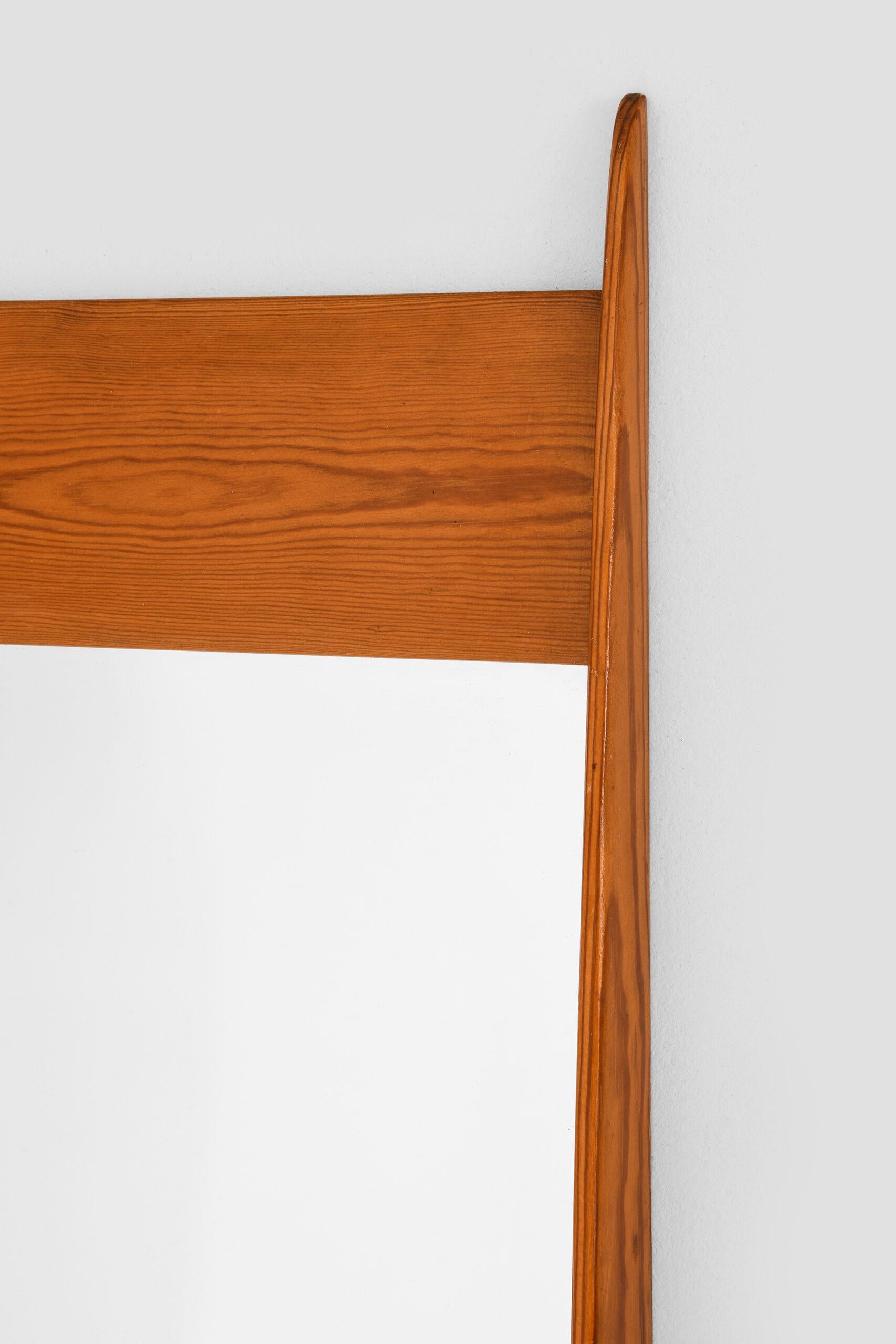 Scandinave moderne Miroir produit en Suède en vente