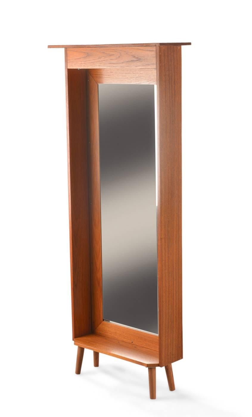 Danish furniture design: Teak wall mirror with carved shelf and storage space with maple top. This model was manufactured in the 1960s.
Measures: H 112 cm, L 72 cm, D 27 cm.
Condition: Small cuts and minor blows along the edges, surface scratches.