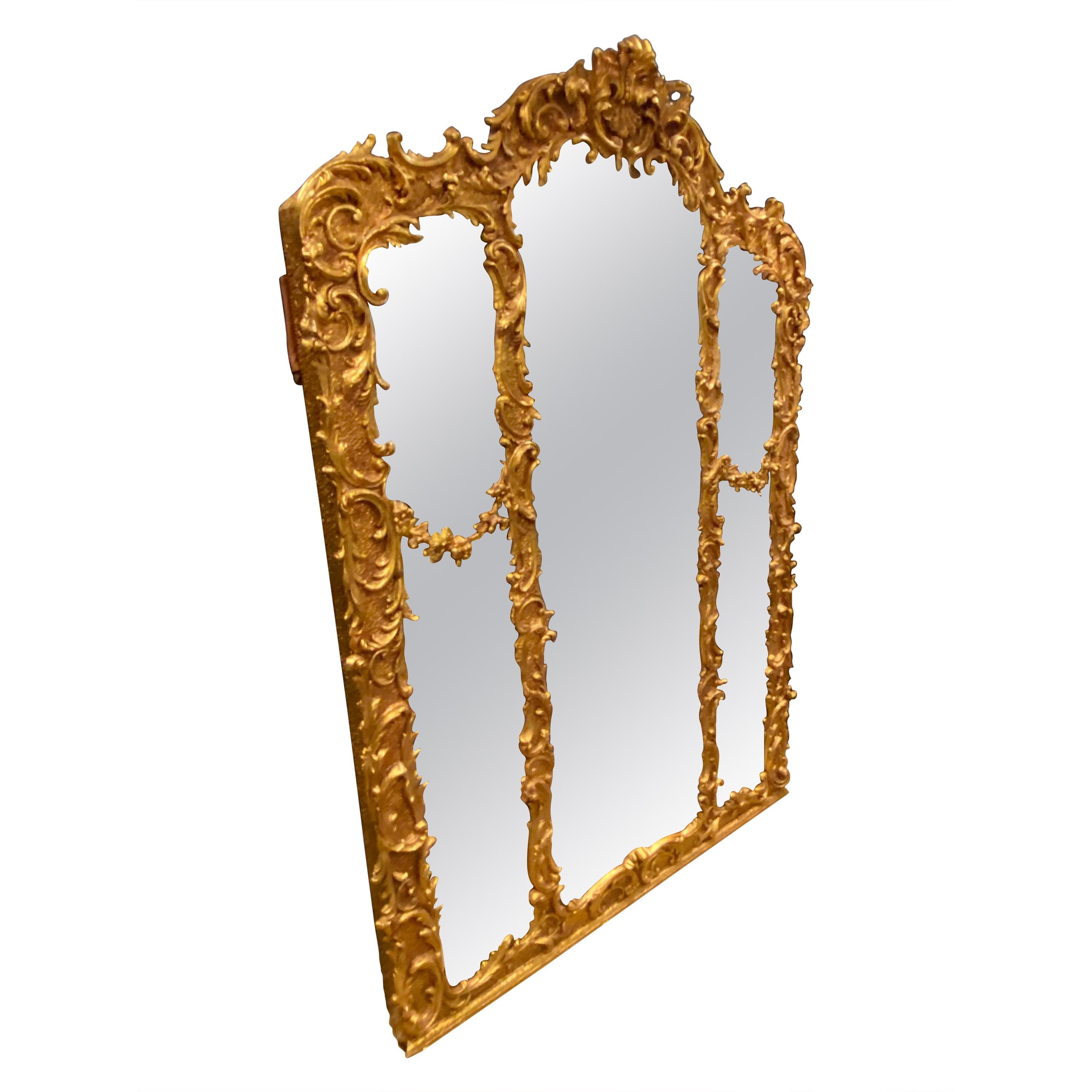 Miroir de style rococo avec cadre en bois et gesso de style édouardien sur feuille d'or de cheminée