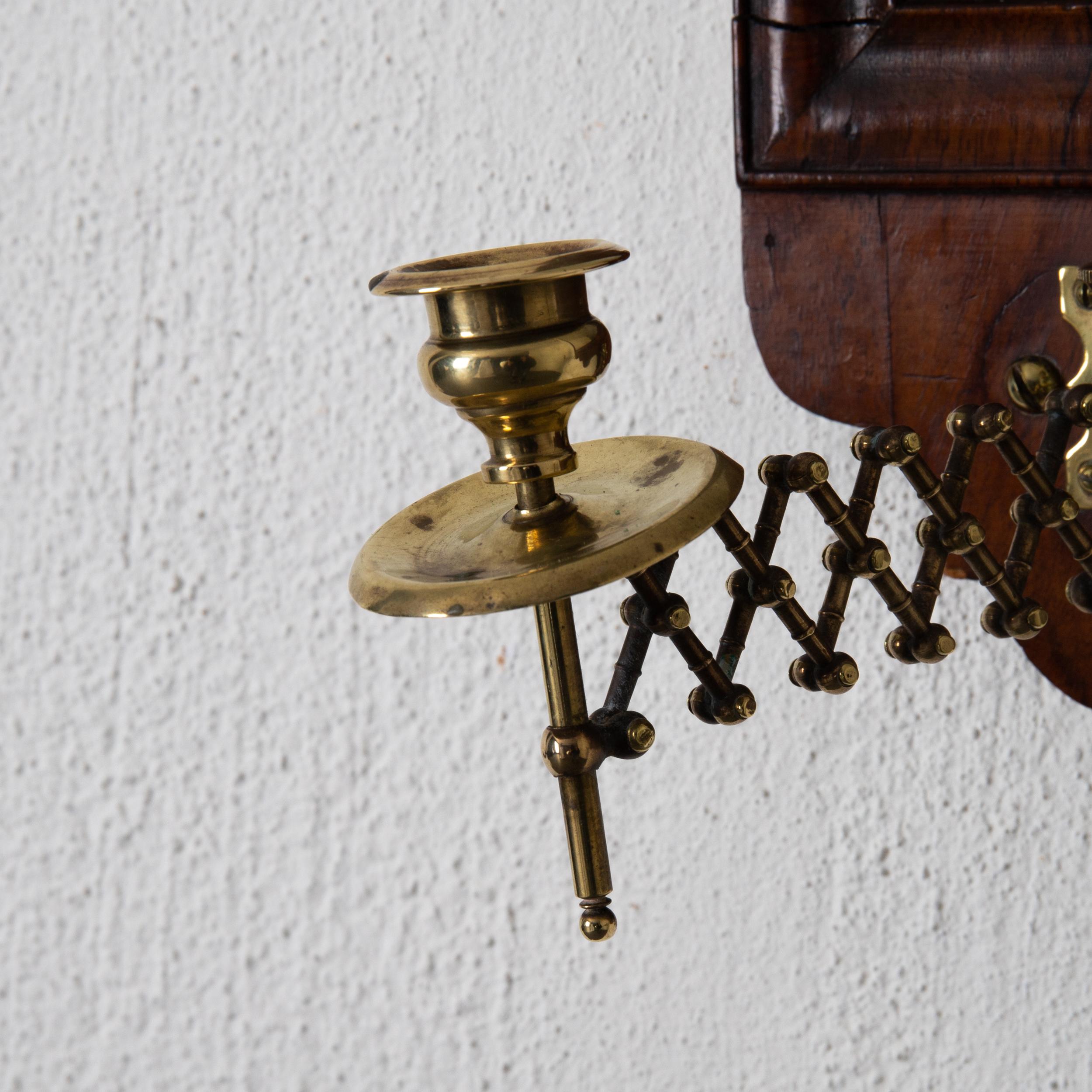 Acajou Grande applique à miroir anglaise du 18ème siècle en acajou avec 2 chandeliers, Angleterre en vente