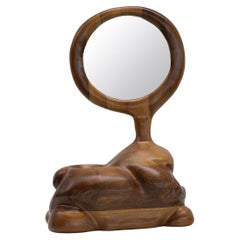 Escultura Espejo en Madera de Nogal con Acabado Liso de Alexander Knysch