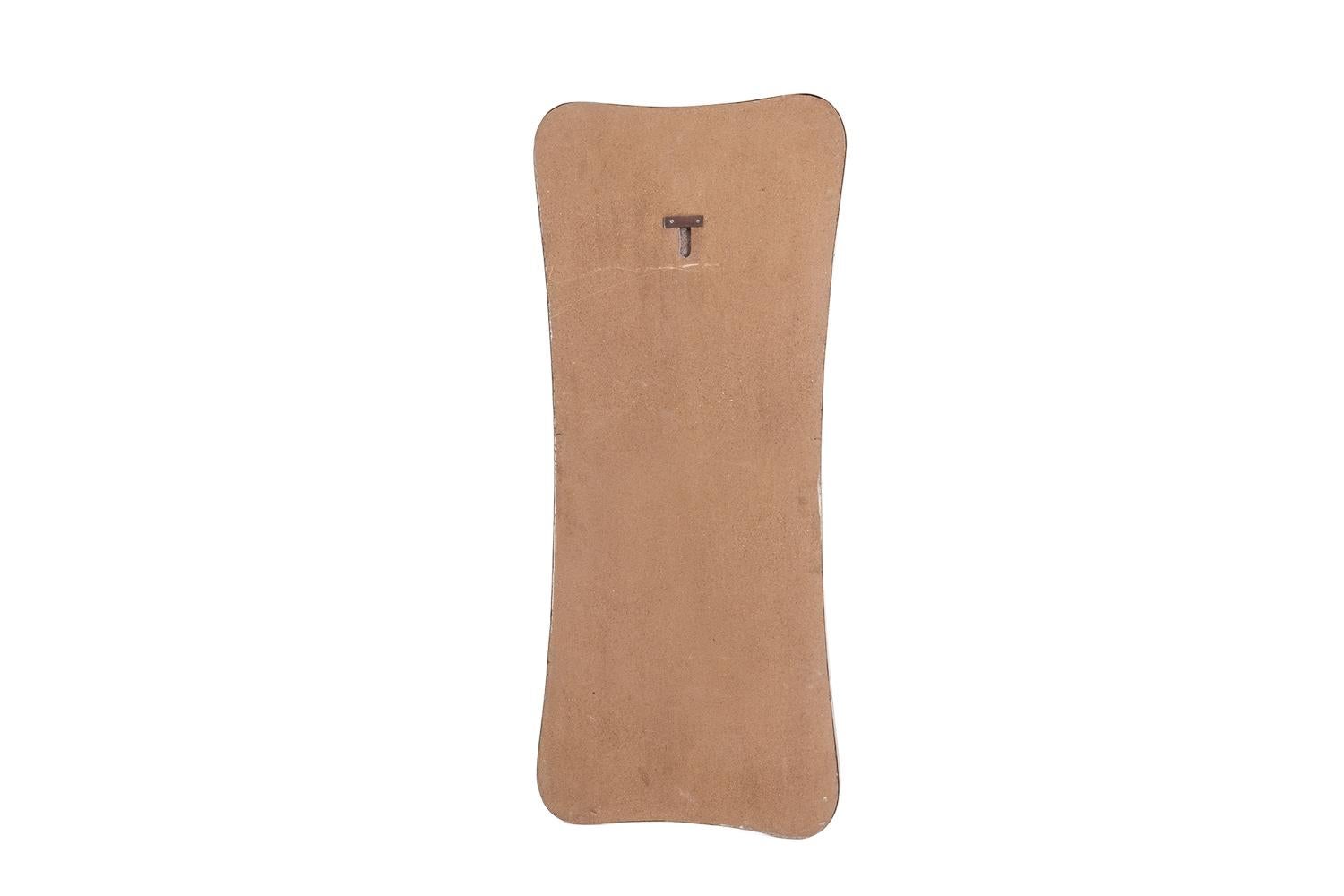 Specchio incastonato con ottone dorato.

Opera italiana degli anni '70.

Dimensioni: H. H. 140 x L. 59,5 x P. 2,5 cm

Riferimento: LS6259459H