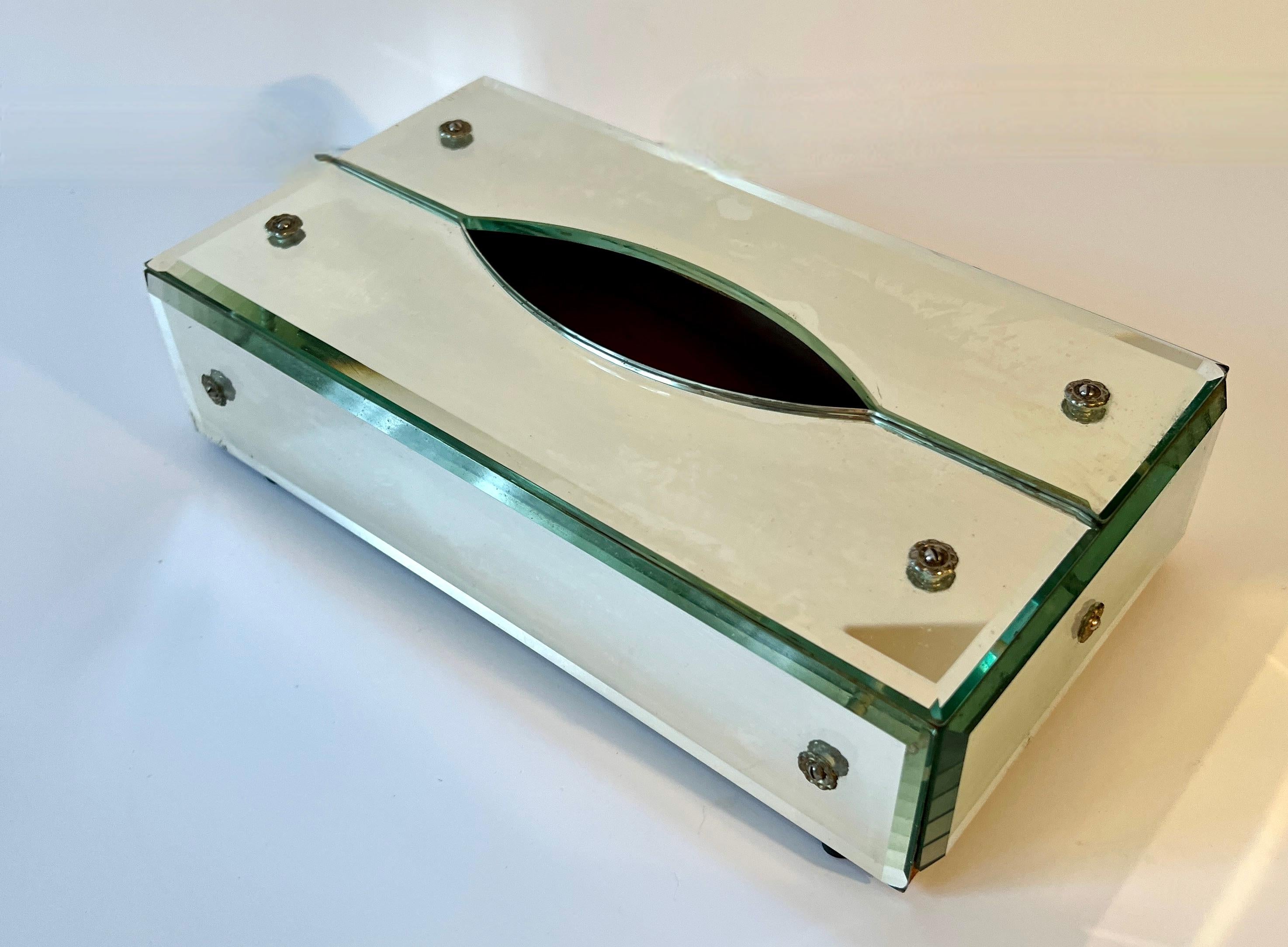 Caja de pañuelos con espejo siglo XX en venta