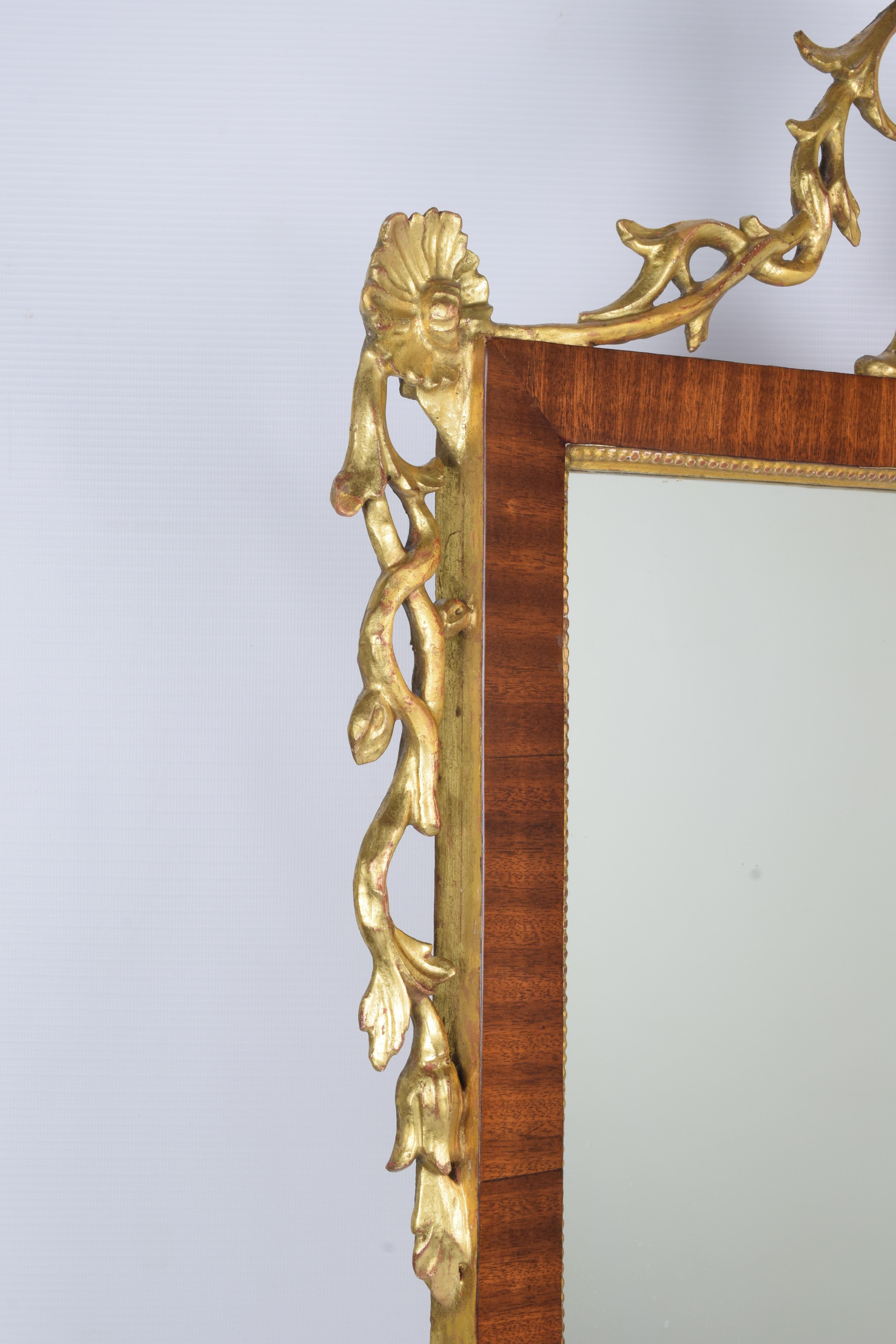 Tuscany, early 1900s
Shellac polished mahogany veneer
Floral decorations in pure gold gilded wood fog effect mirror
Restored
Dimensions: approx. W 51 x H 100 cm.