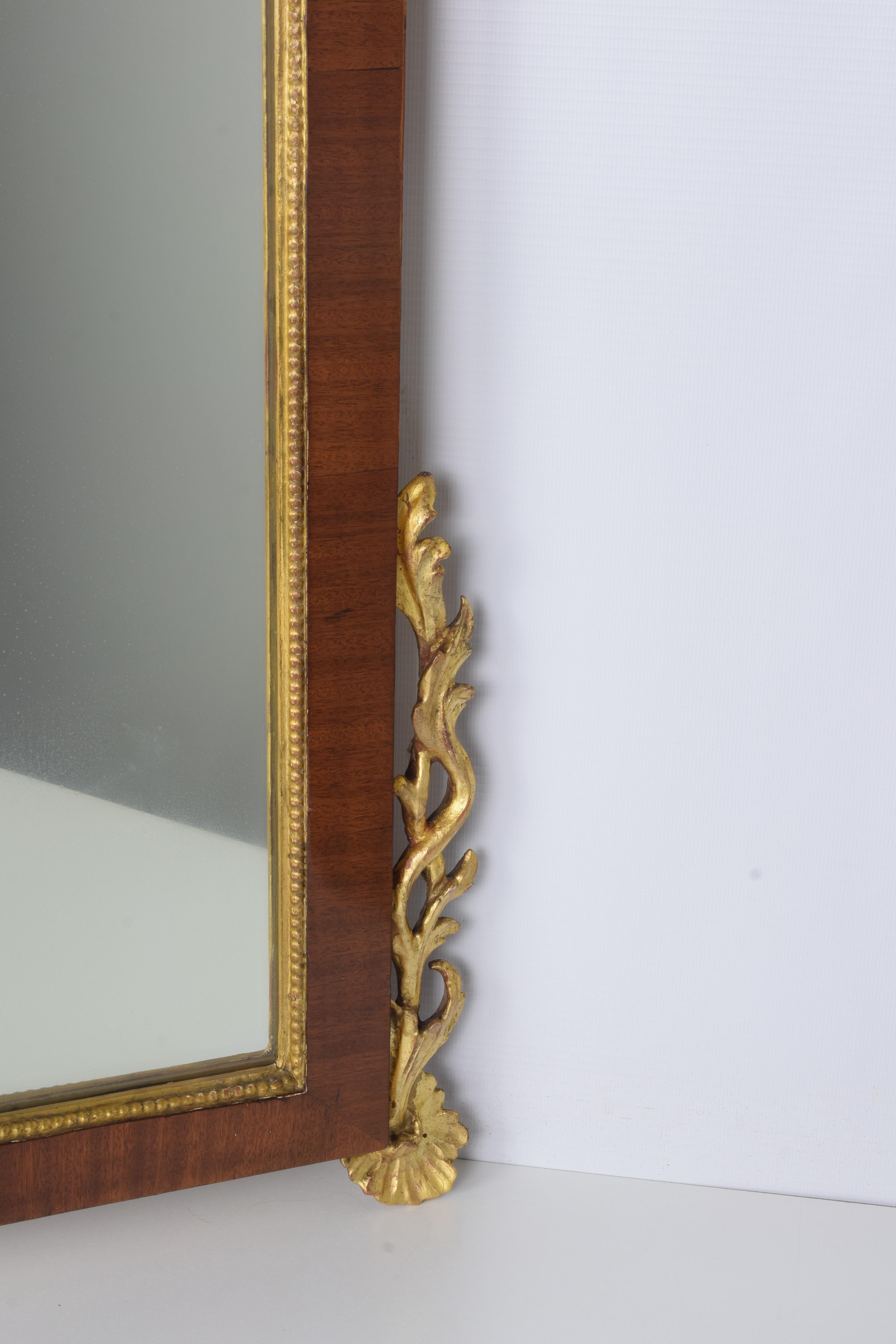 Mirror Veneered in Mahogany with Decorations in Pure Gold Gilded Wood Early '900 In Good Condition For Sale In Prato, IT