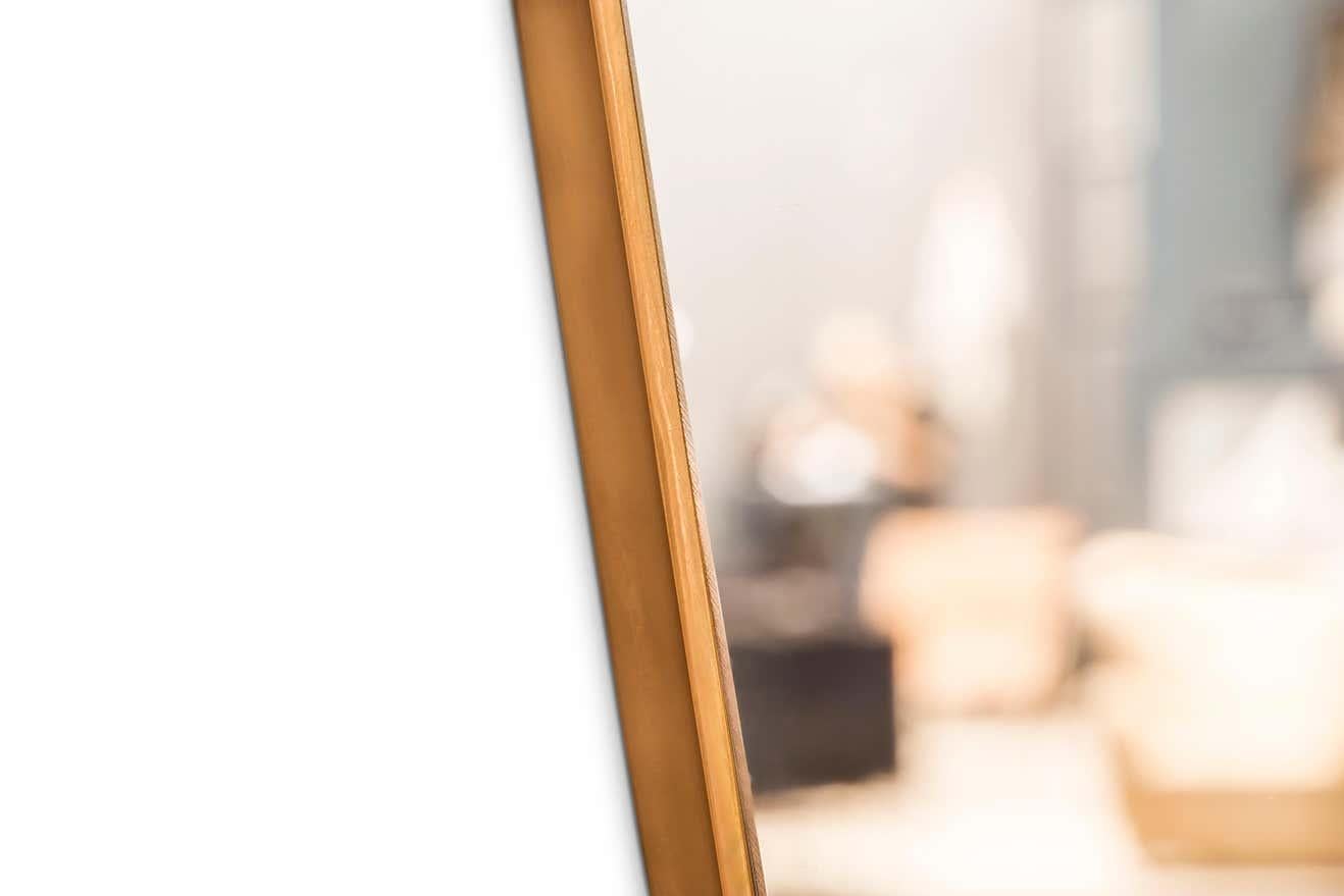 Mirror window
Materials: polished brass and mirror
Measures: Height: 101 cm
Width: 3 cm
Depth: 168 cm
Estimated production time: 6-7 weeks.