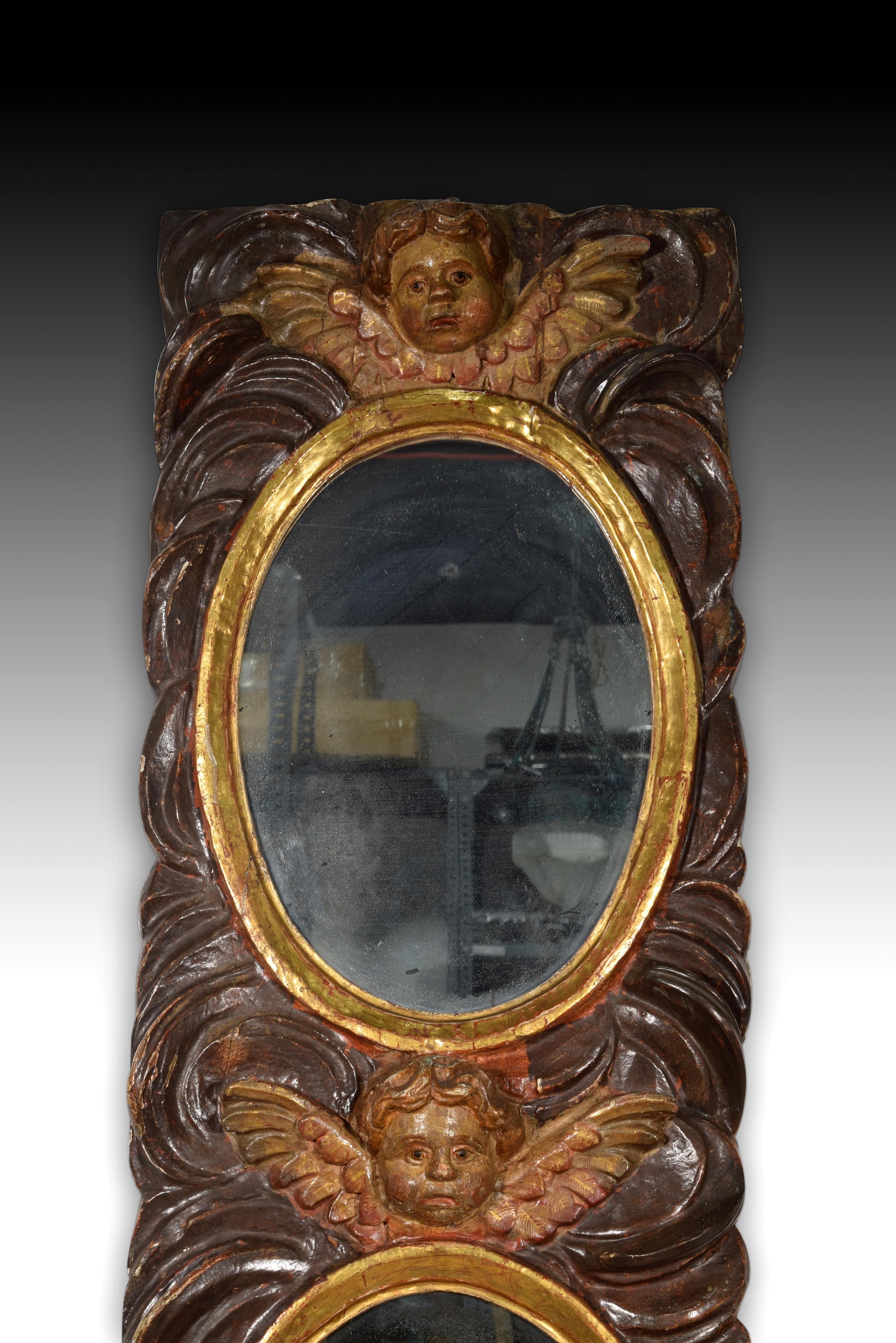 Neoclassical Mirror with angel heads. Carved and polychrome pine wood. Spanish school, 18th c For Sale
